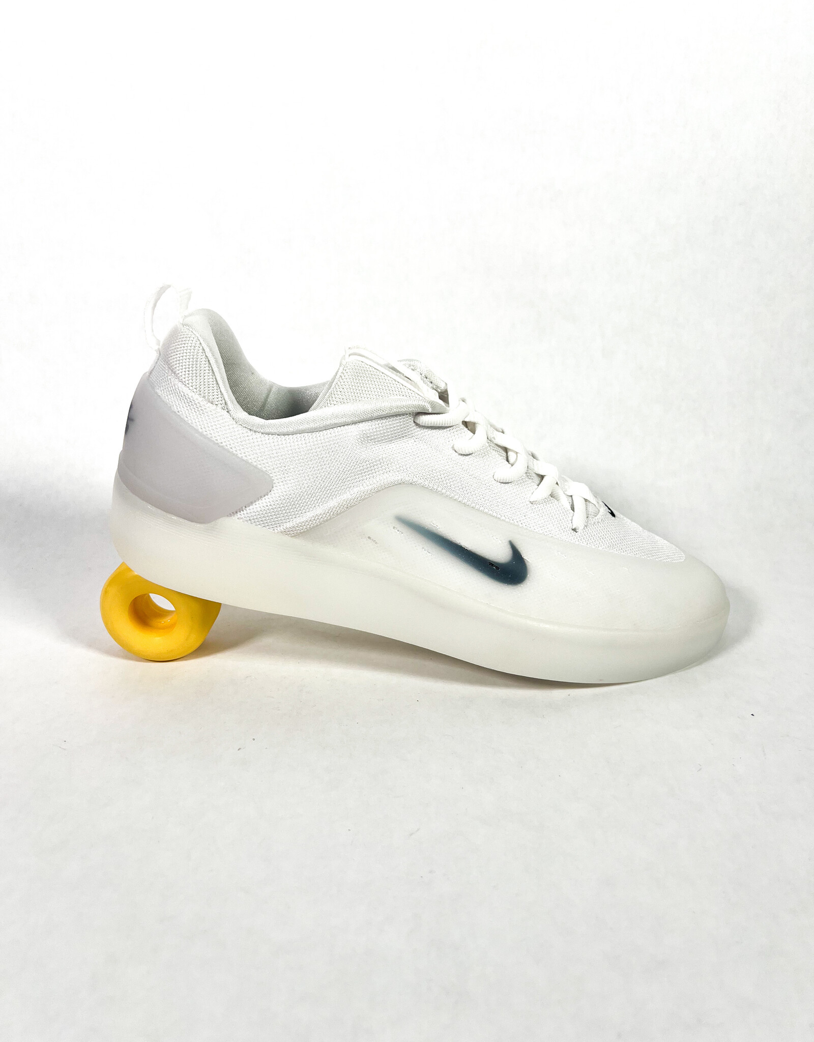 NIKE SB Zoom Nyjah 4 - White / Black