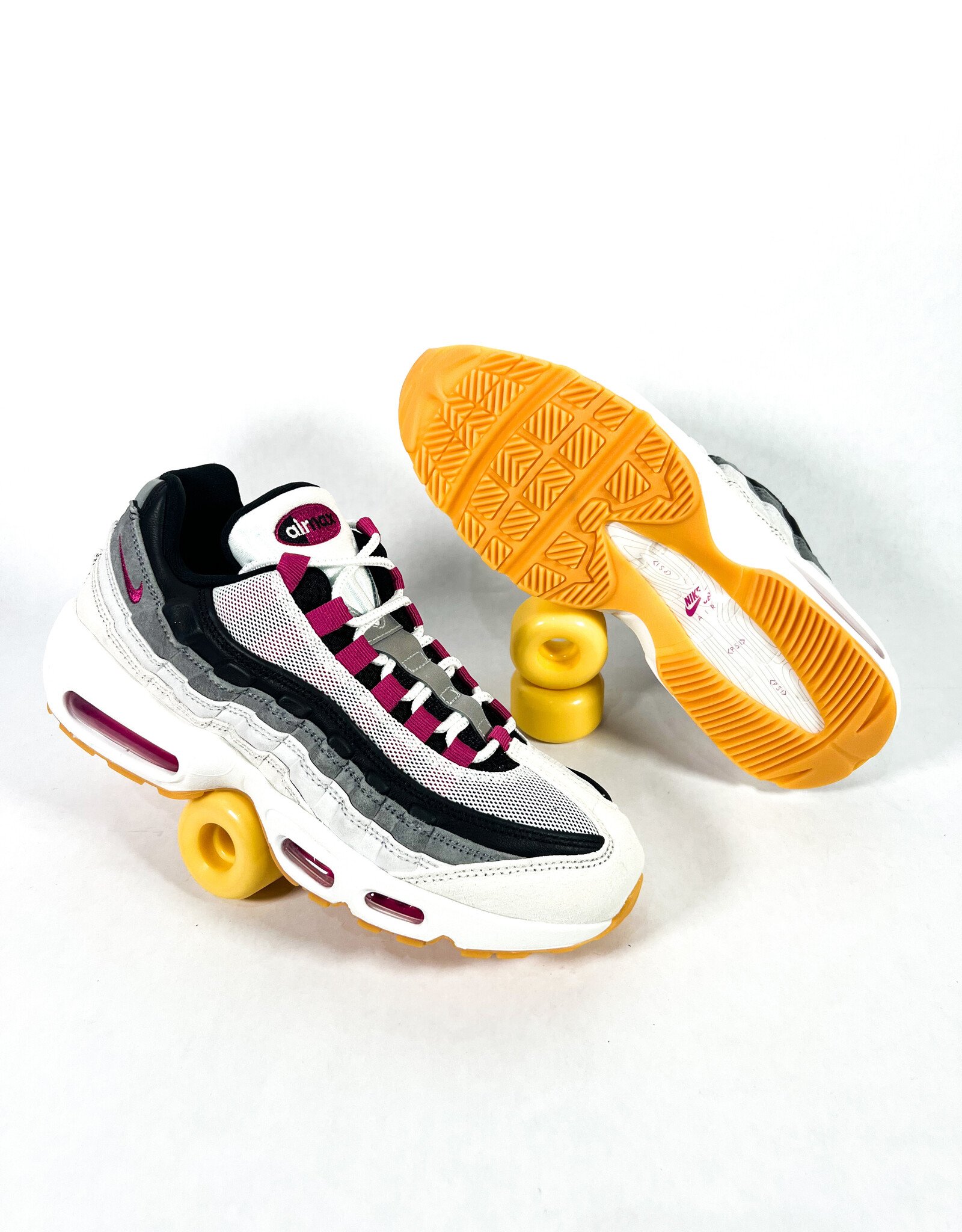 NIKE SB Air Max 95 - Summit White / Cactus Flower