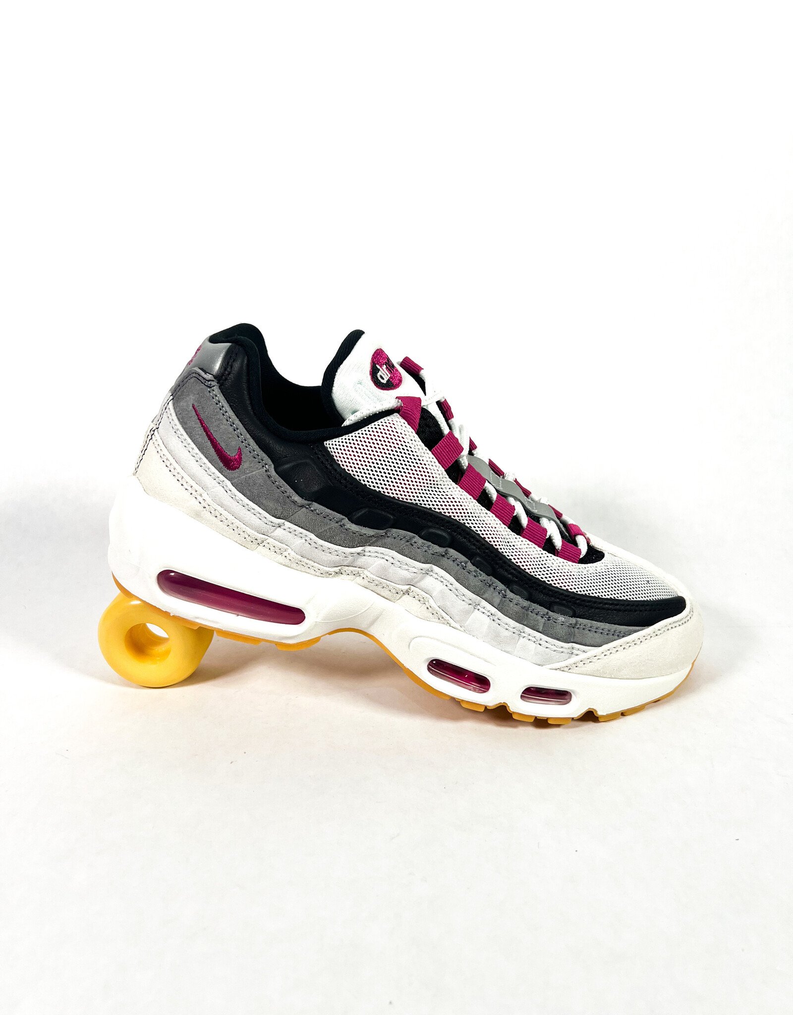 NIKE SB Air Max 95 - Summit White / Cactus Flower