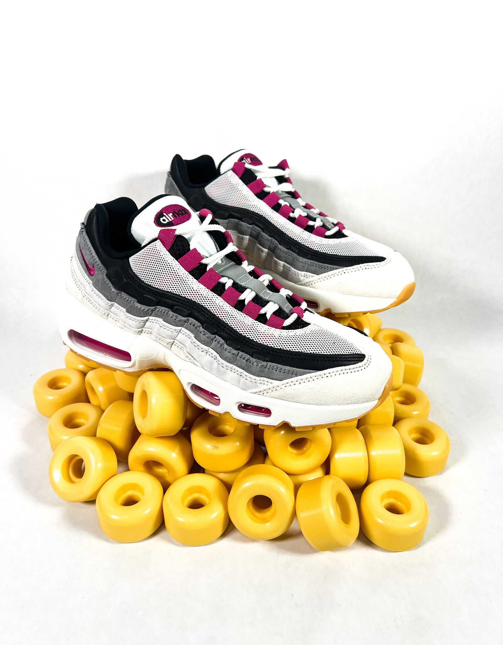 SB Air Max 95 - Summit White / Cactus Flower - KINGSWELL