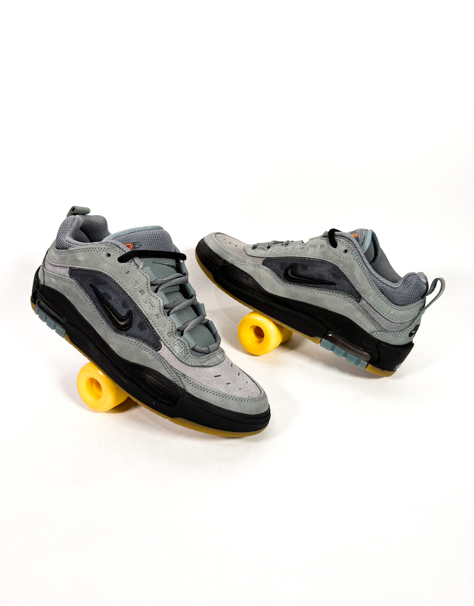 NIKE Air Max Ishod ISO - Cool Grey / Black
