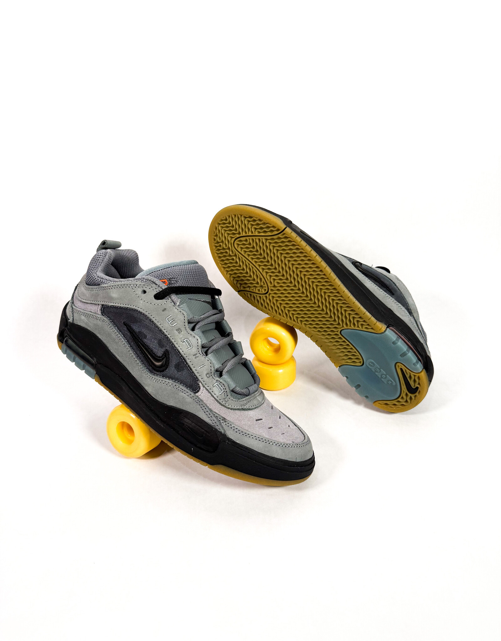 NIKE Air Max Ishod ISO - Cool Grey / Black