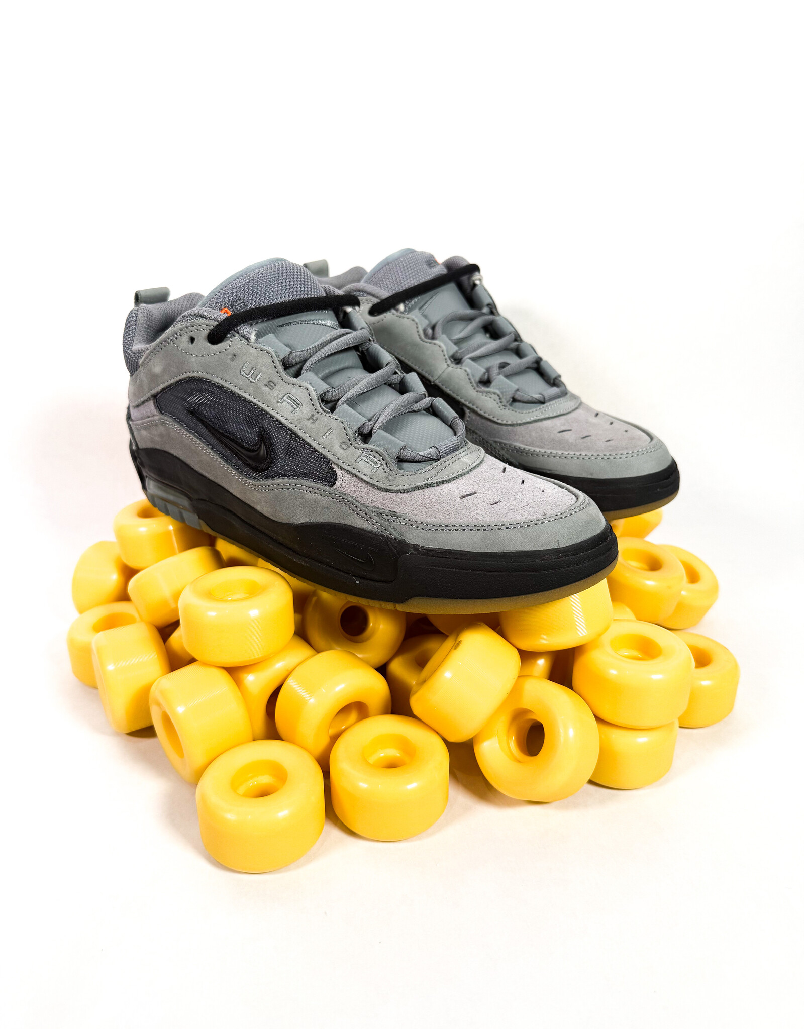 NIKE Air Max Ishod ISO - Cool Grey / Black