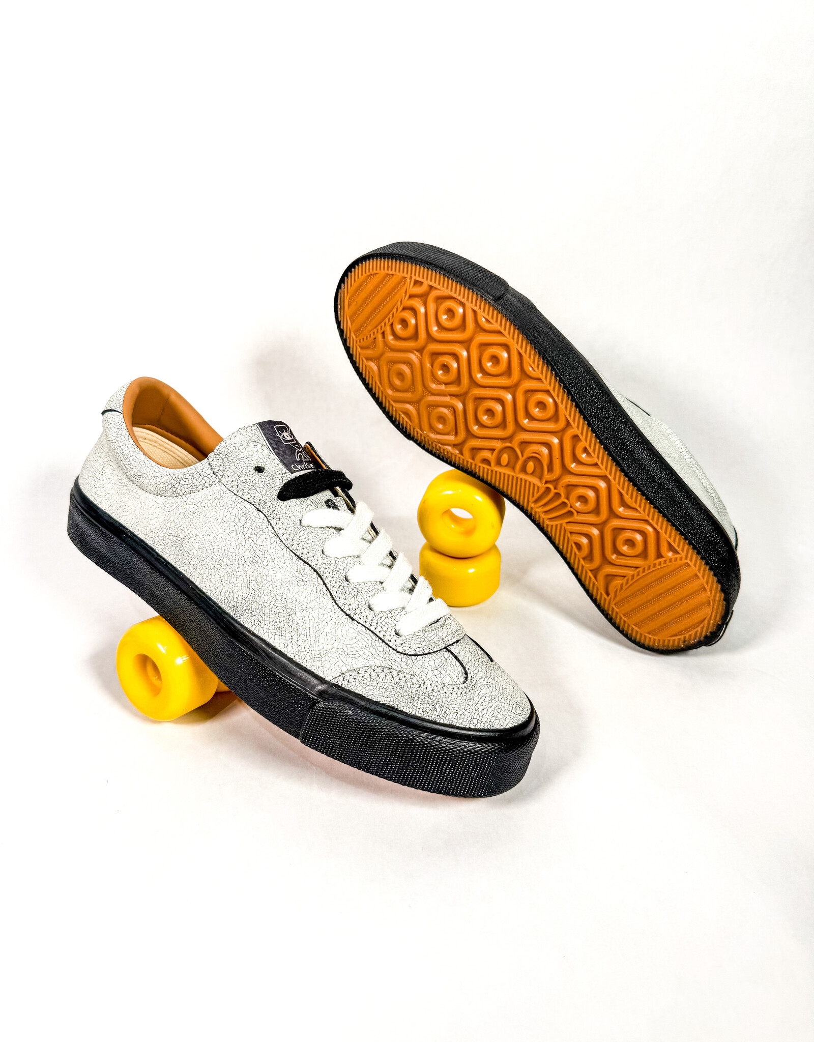 VM004 Milic - Artisan White / Black - KINGSWELL - Los Feliz