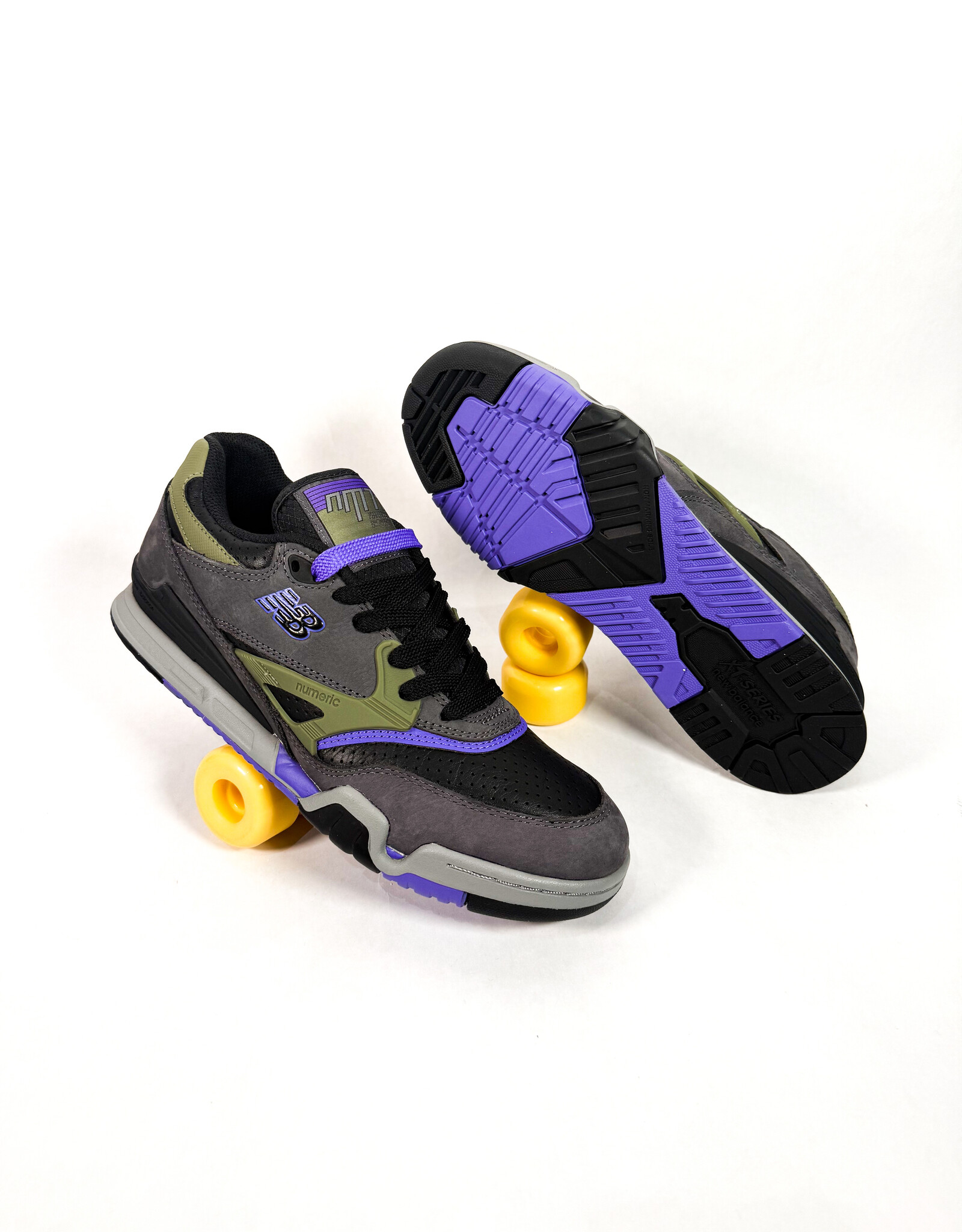 NEW BALANCE NUMERIC 770 - Grey / Black