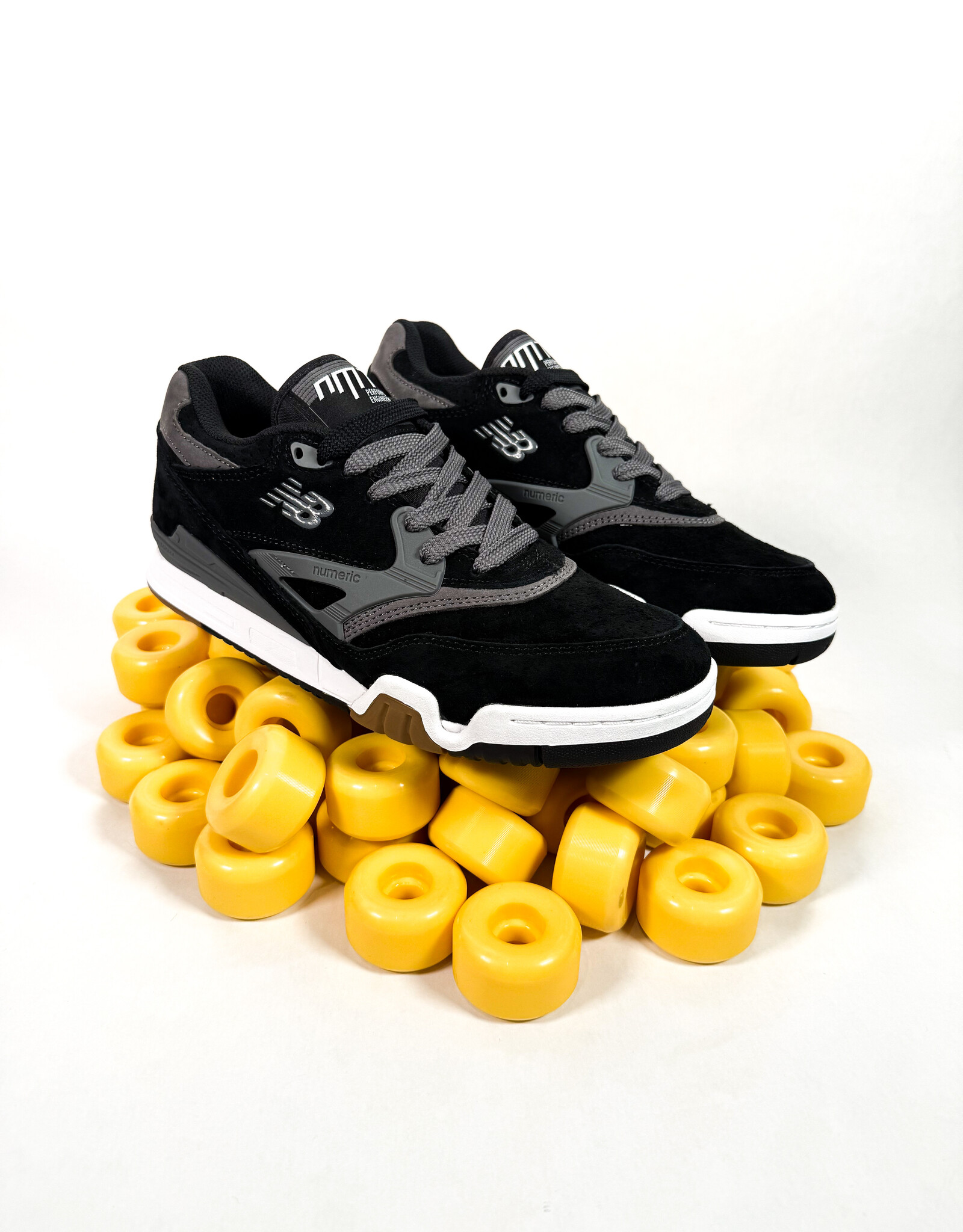 NEW BALANCE NUMERIC 770 - Black / Grey