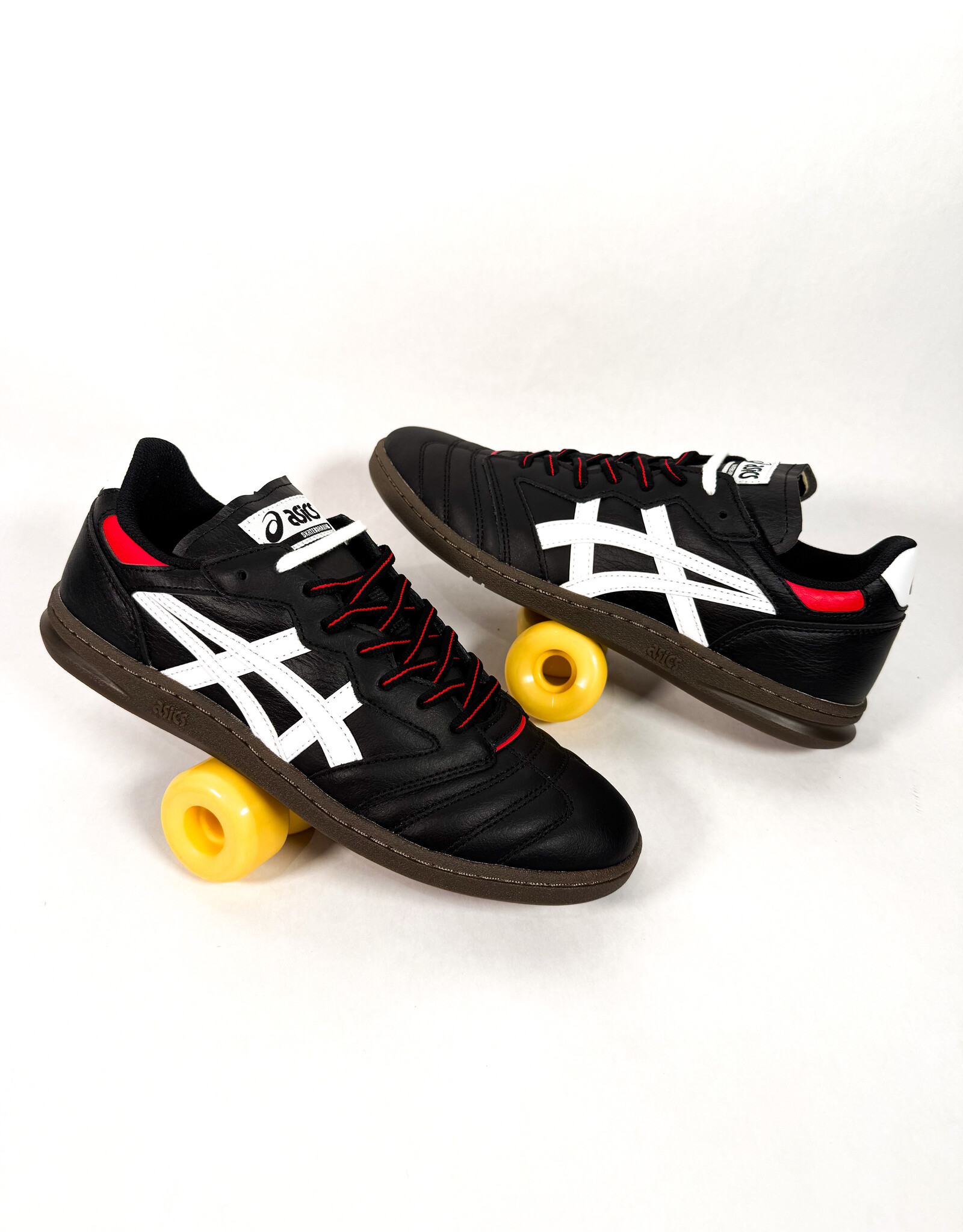 ASICS Leggerezza FB - Black / White