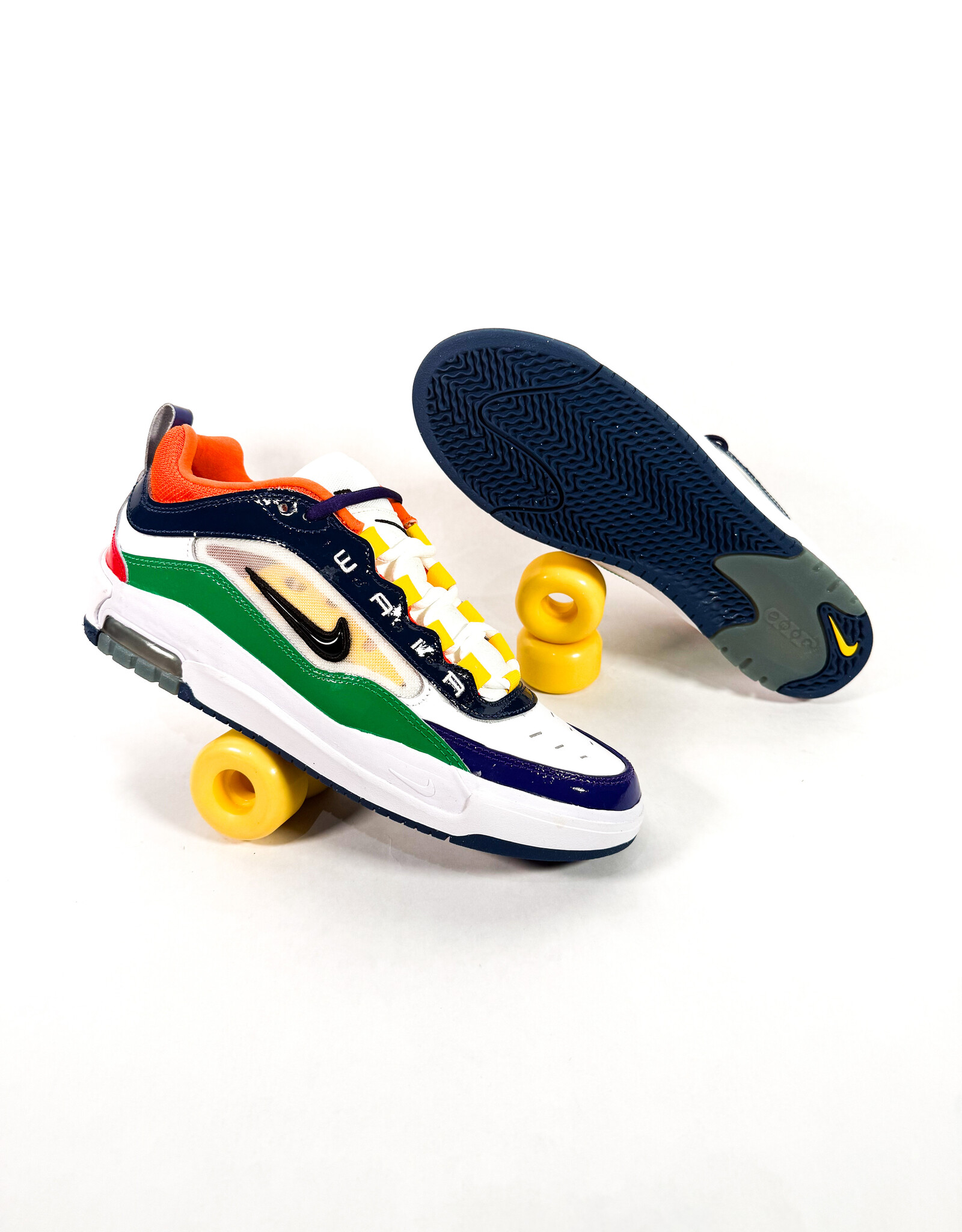 NIKE Air Max Ishod Premium - University Red / Black