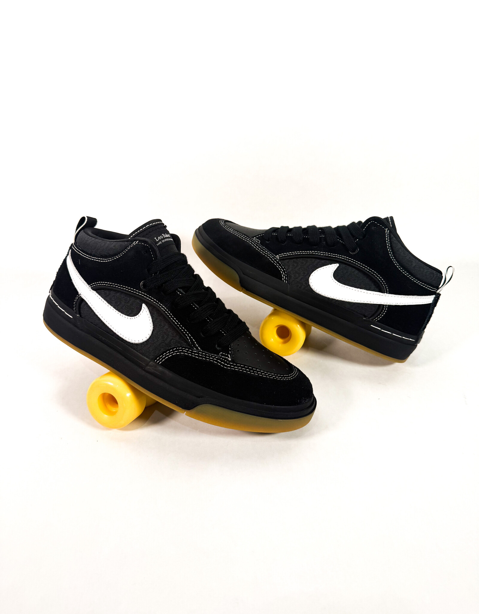 NIKE SB React Leo - Black / White