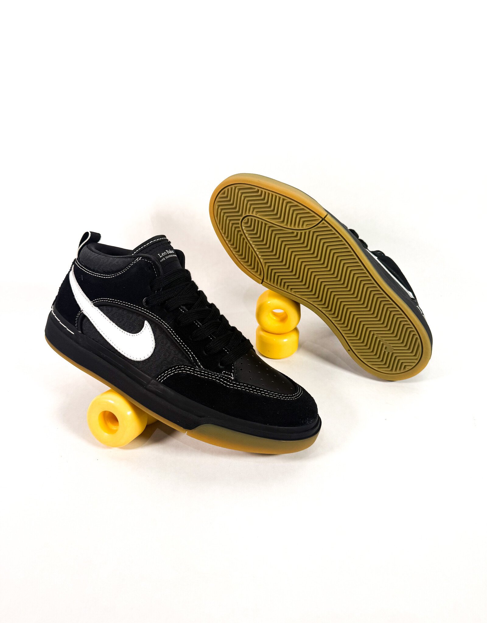 NIKE SB React Leo - Black / White