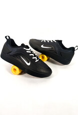 NIKE SB Zoom Nyjah 4 - Black / White