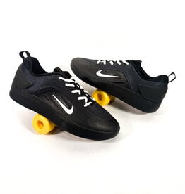 NIKE SB Zoom Nyjah 4 - Black / White