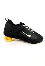 NIKE SB Zoom Nyjah 4 - Black / White