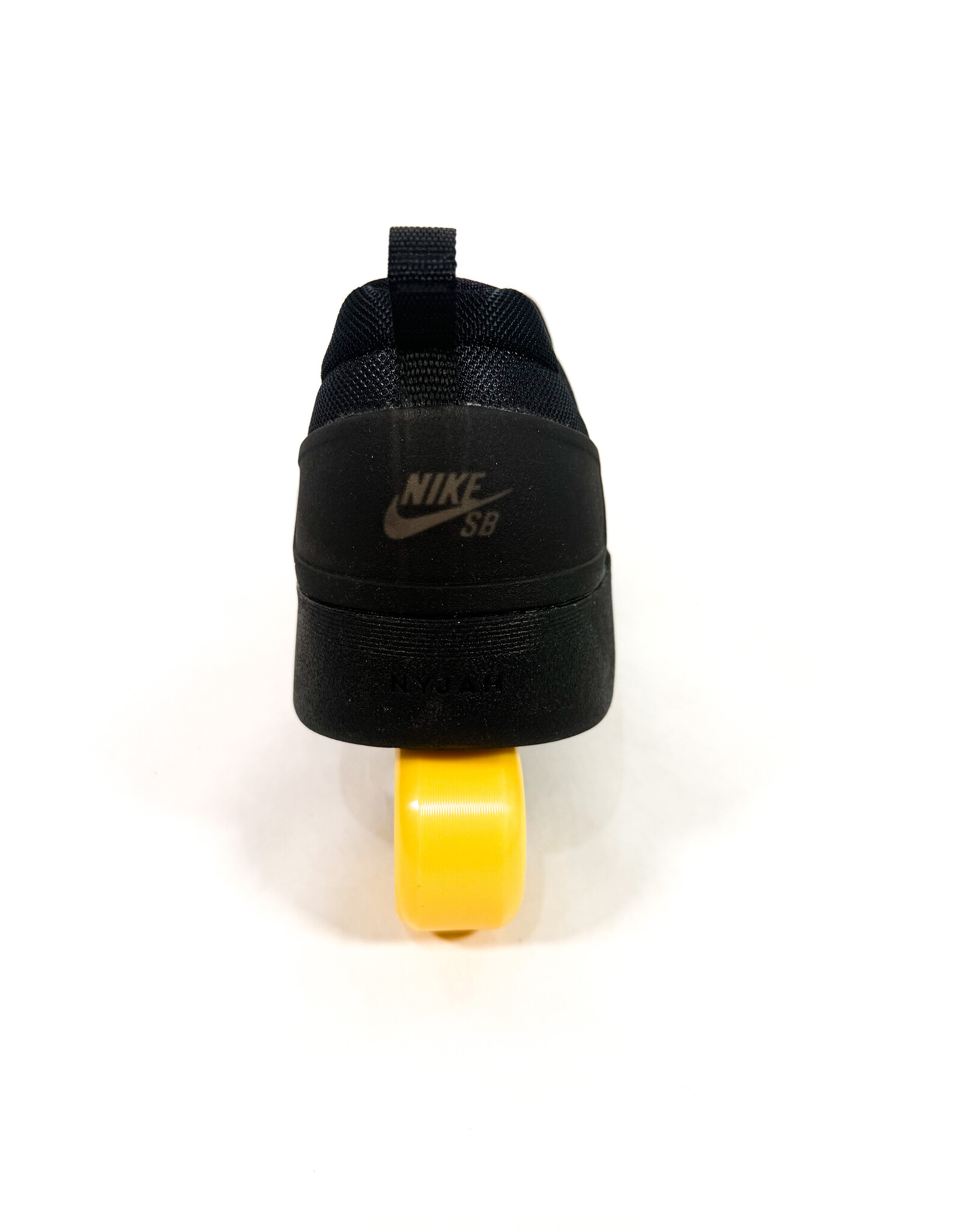 NIKE SB Zoom Nyjah 4 - Black / White