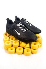 NIKE SB Zoom Nyjah 4 - Black / White