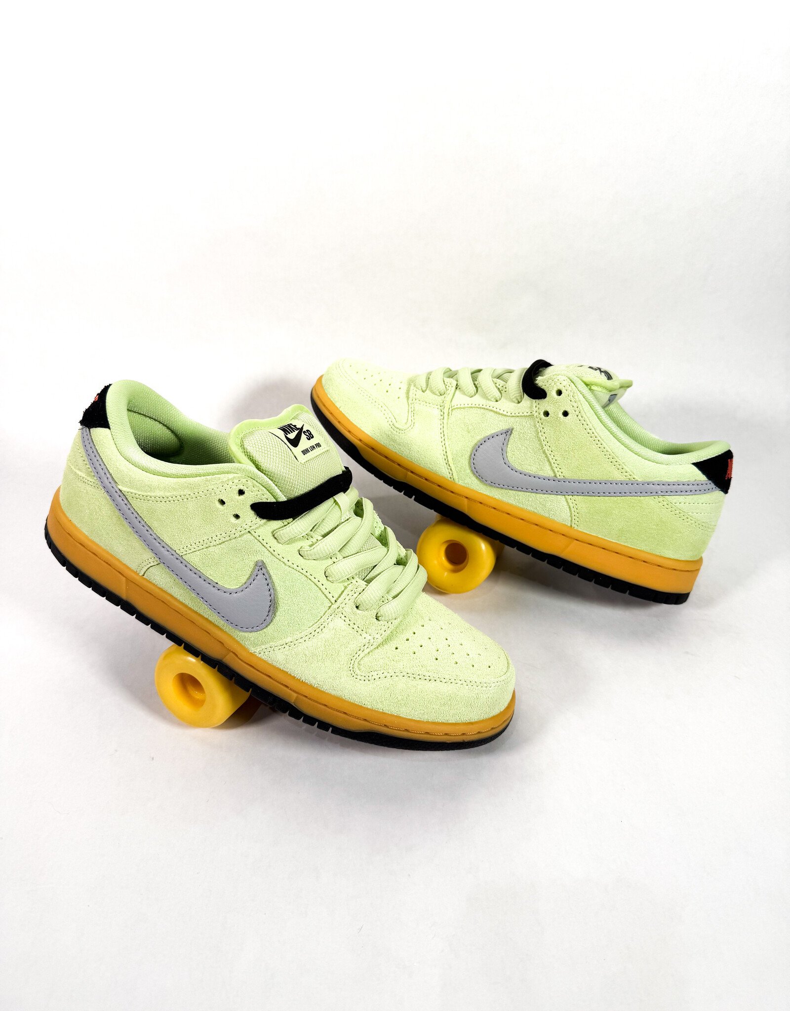 NIKE SB Dunk Low "Verdugo Mountain" - Lt Liquid Lime / Wolf Grey