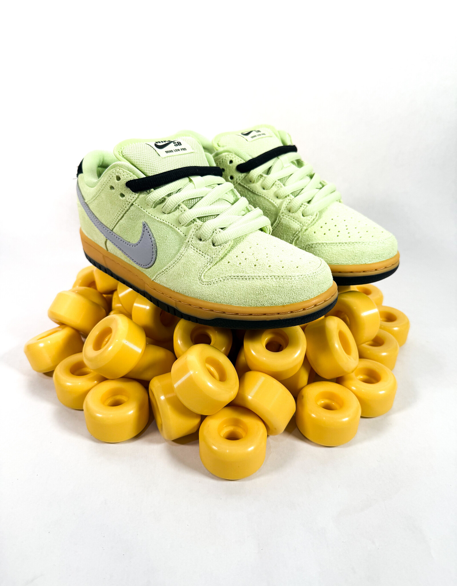 NIKE SB Dunk Low "Verdugo Mountain" - Lt Liquid Lime / Wolf Grey