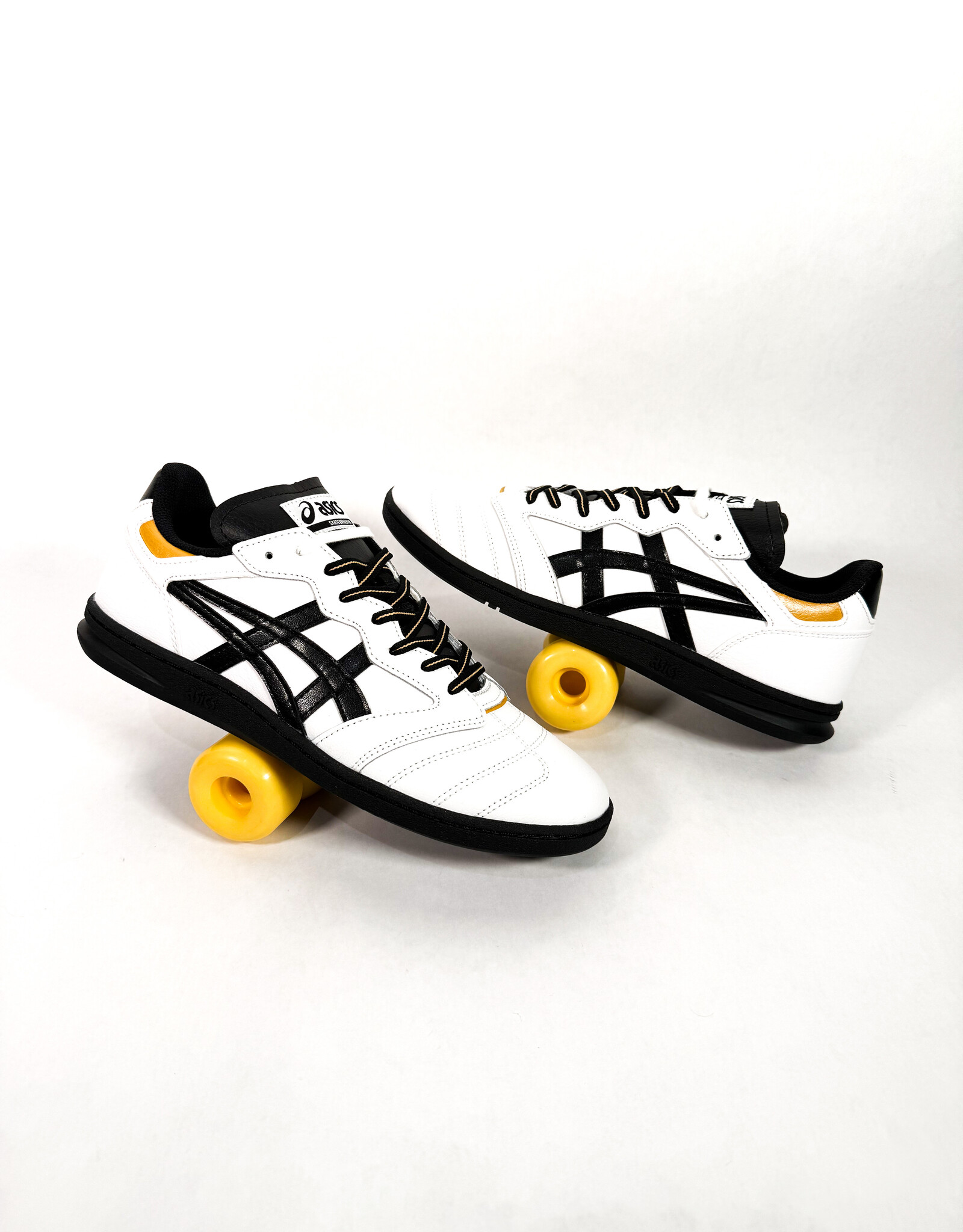 ASICS Leggerezza FB - White / Black