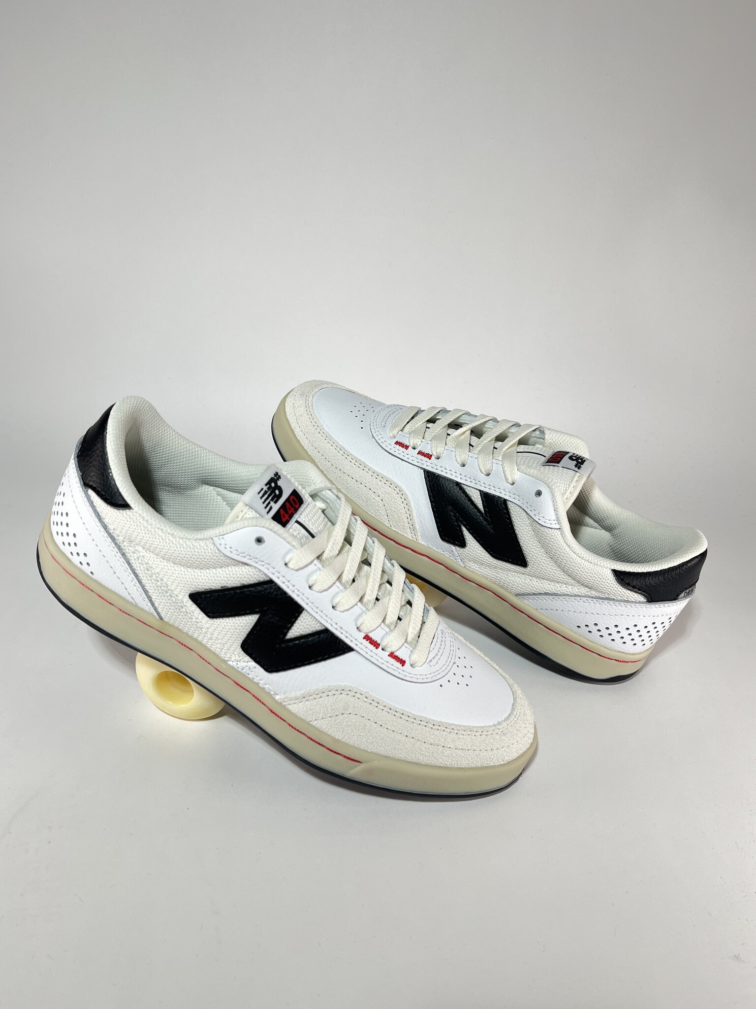 NB Numeric 440 V2 Low - White/black - KINGSWELL - Los Feliz