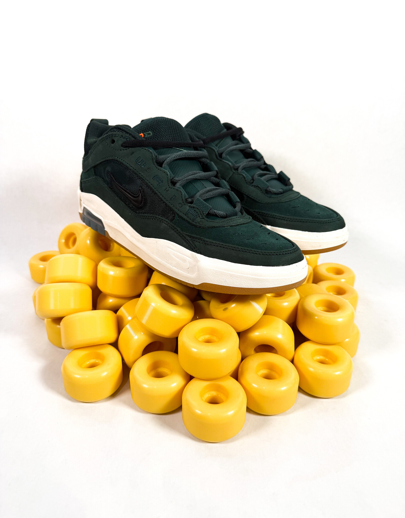 NIKE Air Max Ishod ISO - Deep Fir / Black
