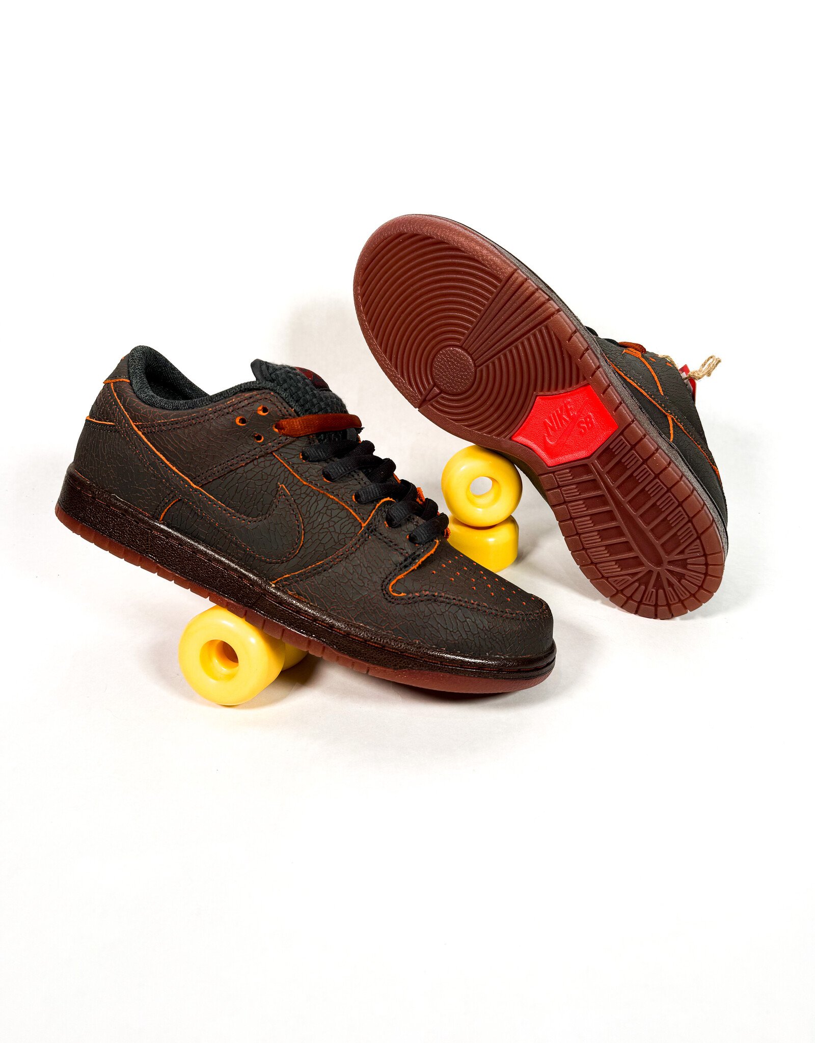 NIKE SB Dunk Low Pro Premium - Dk Smoke Grey / Campfire Orange "Krampus"