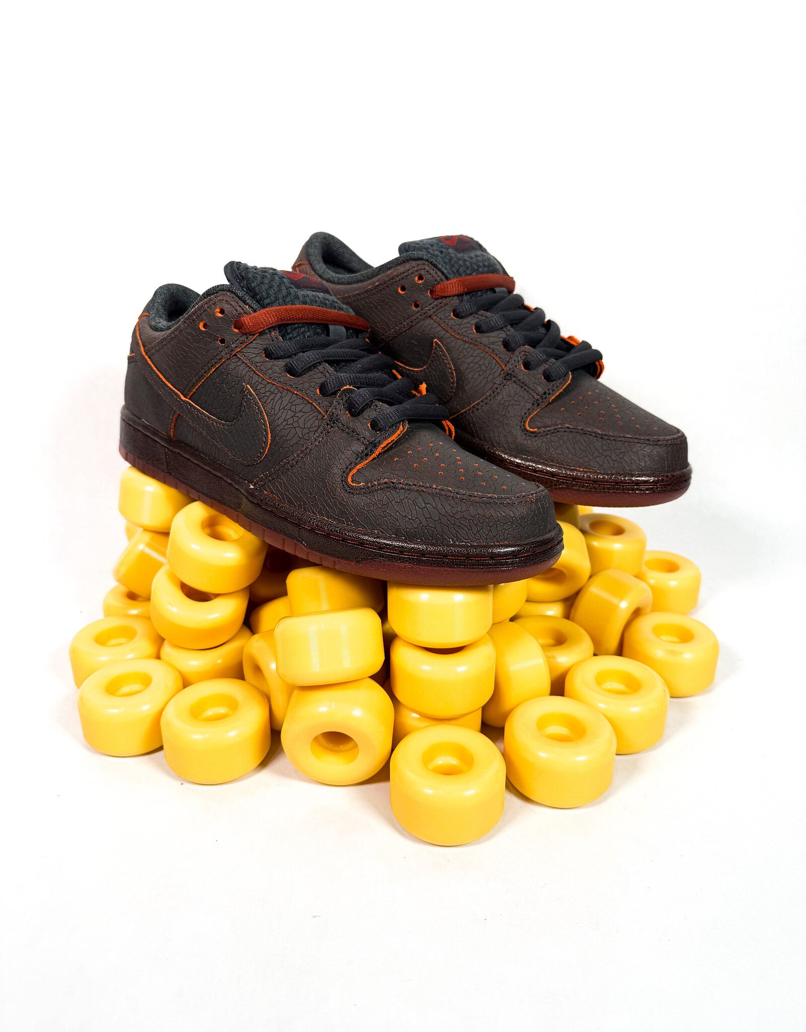 NIKE SB Dunk Low Pro Premium - Dk Smoke Grey / Campfire Orange "Krampus"