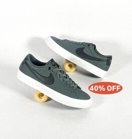 NIKE SB BLAZER LOW PRO GT - VINTAGE GREEN/BLACK-VINTAGE GREEN