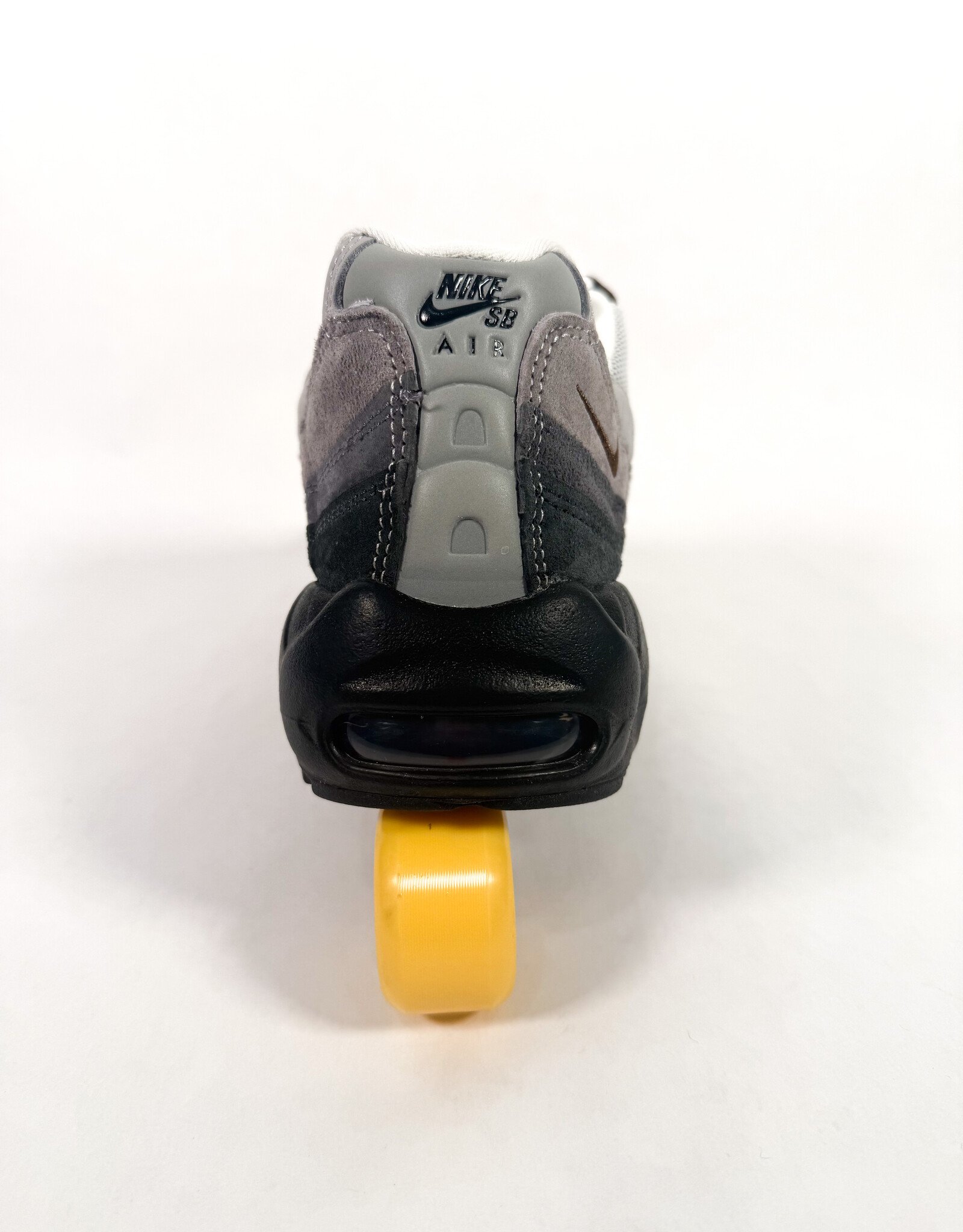 NIKE SB Air Max 95 - Black / Cacao Wow