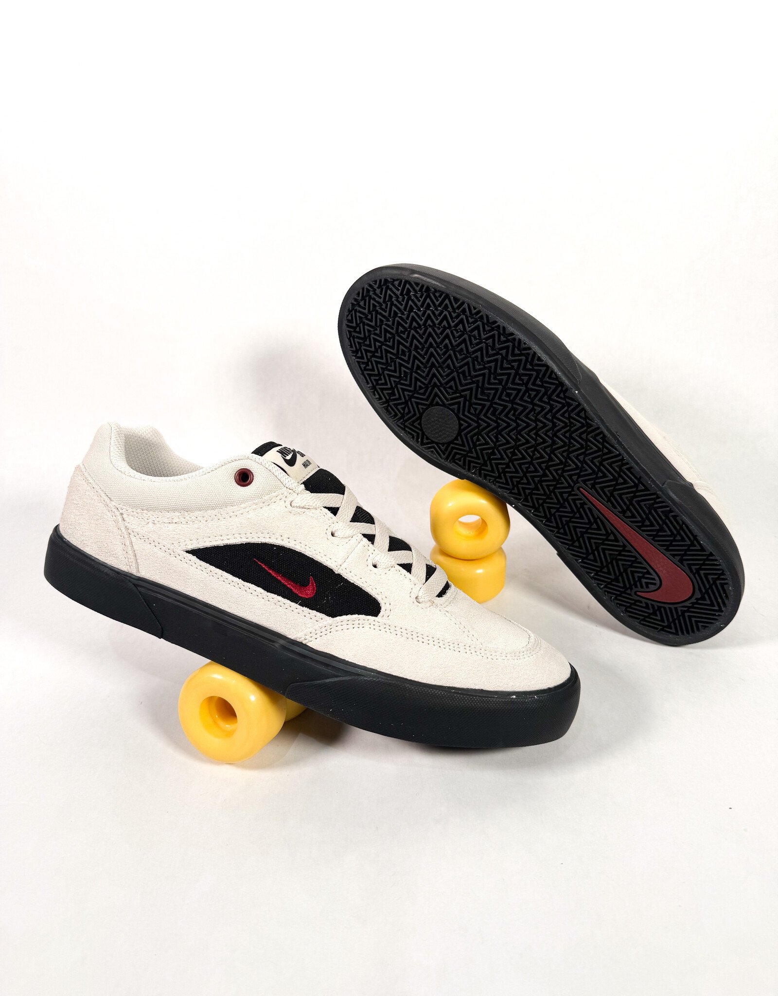 NIKE SB Malor - Lt. Orewood Brn / Team Red