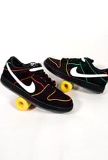 NIKE SB Dunk Low Pro Bronx Girls Skate - Black / White / Challenge Red