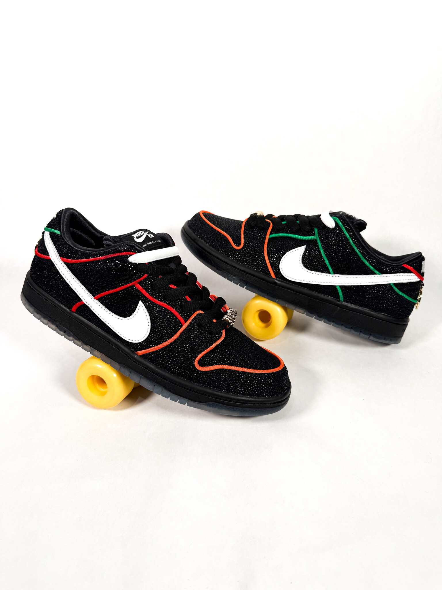 SB Dunk Low Pro Bronx Girls Skate - Black / White / Challenge Red SB Dunk Low Pro Bronx Girls Skate - Black / White / Challenge Red