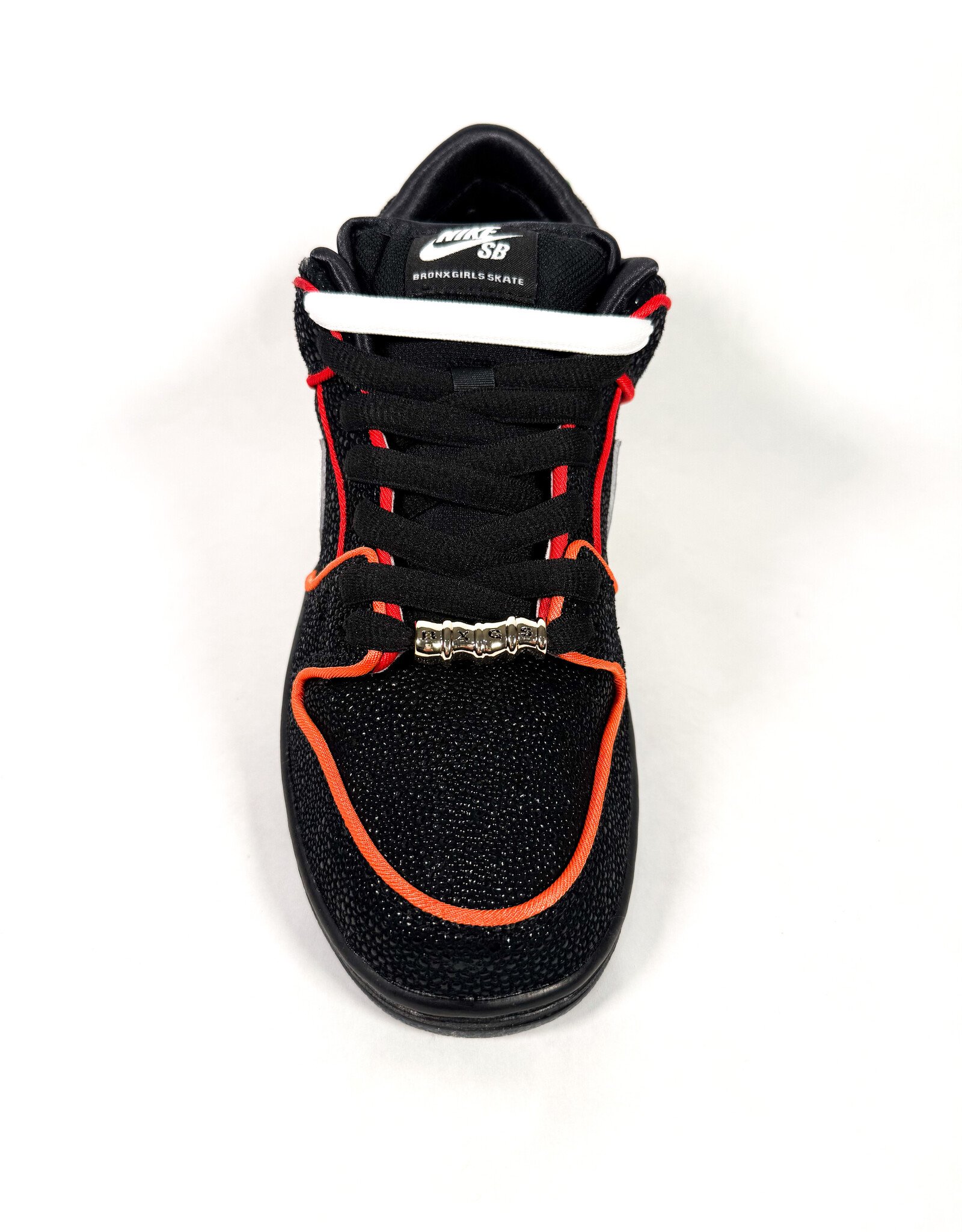 NIKE SB Dunk Low Pro Bronx Girls Skate - Black / White / Challenge Red