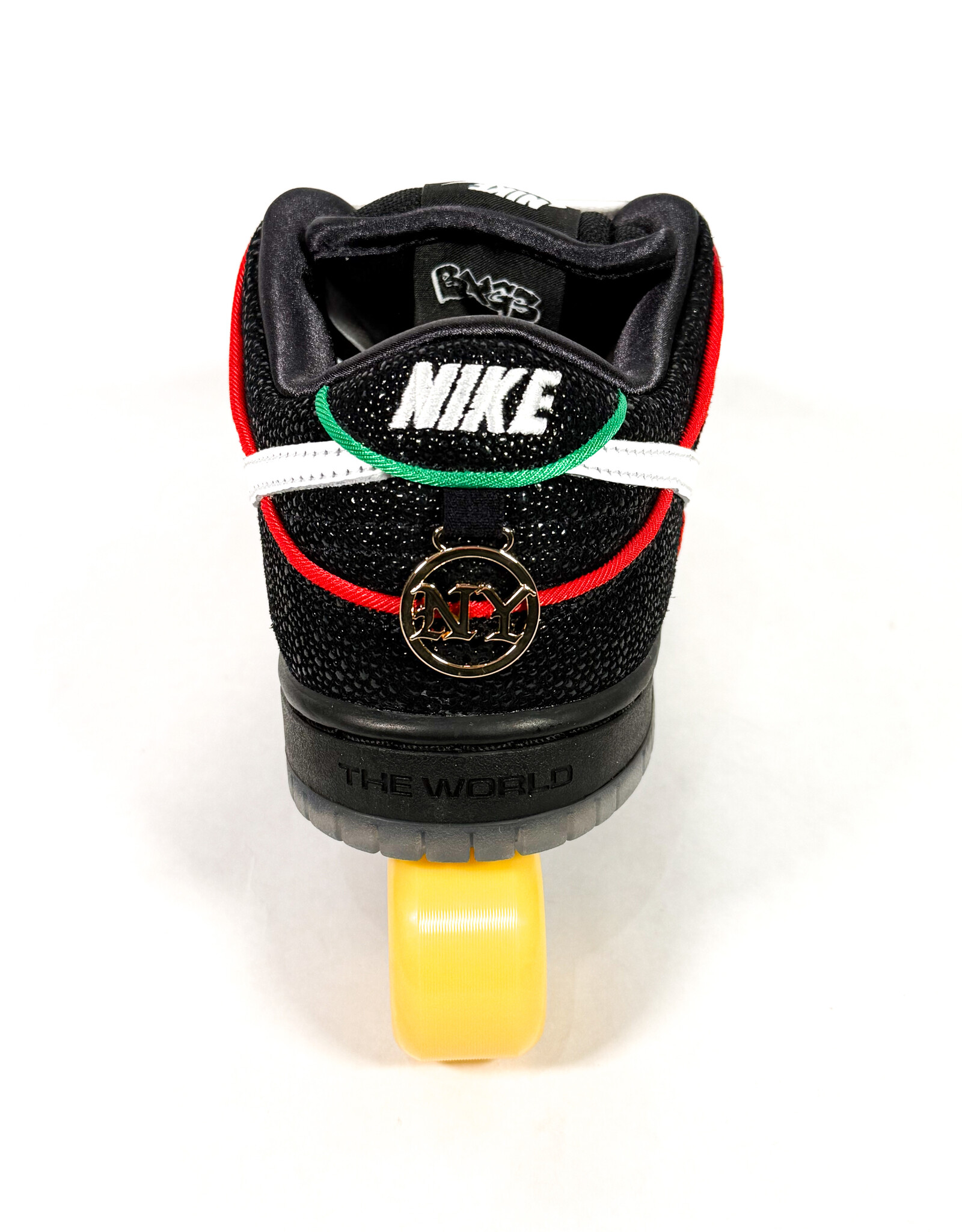 NIKE SB Dunk Low Pro Bronx Girls Skate - Black / White / Challenge Red