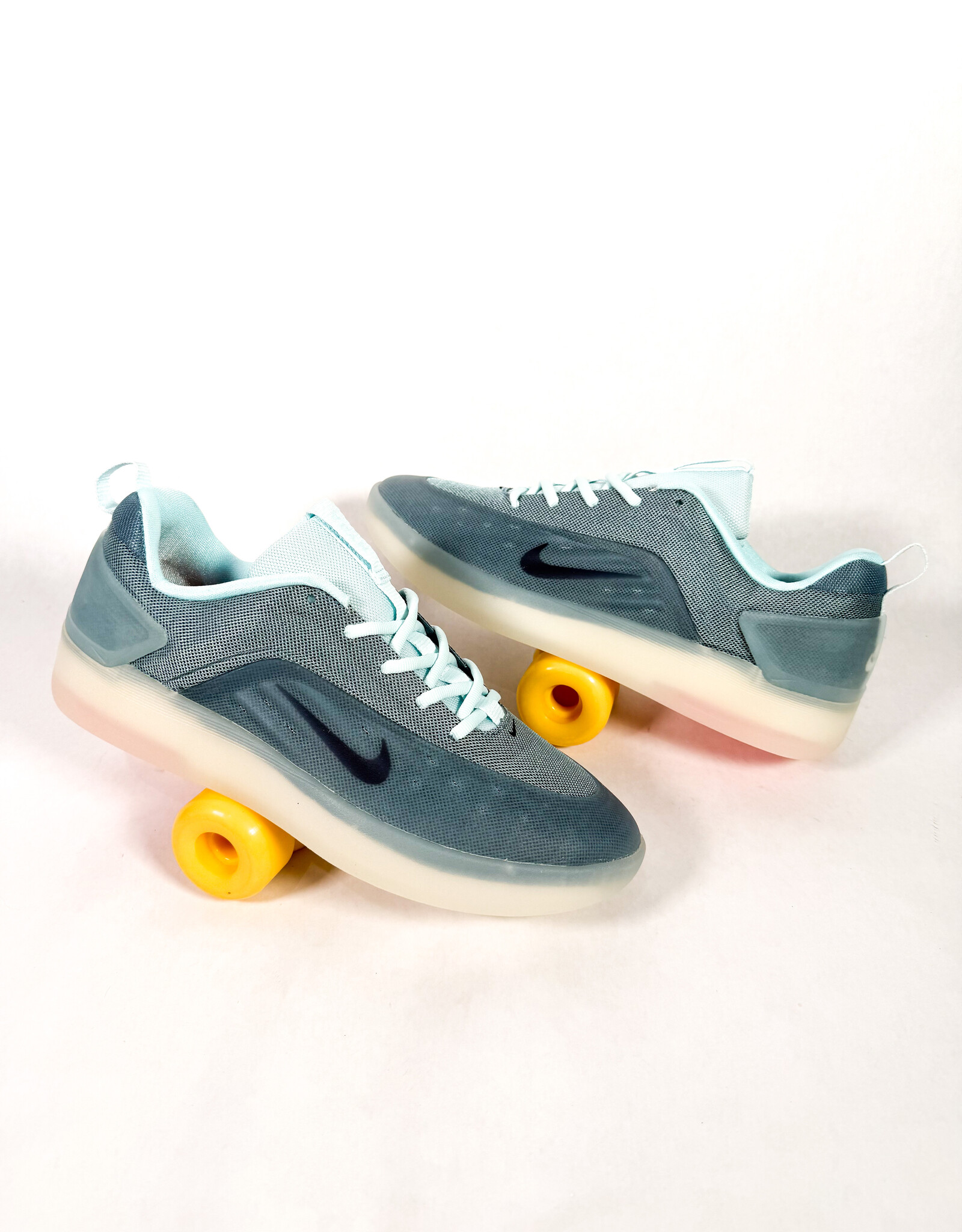 NIKE SB Zoom Nyjah 4 - Glacier Blue / Black