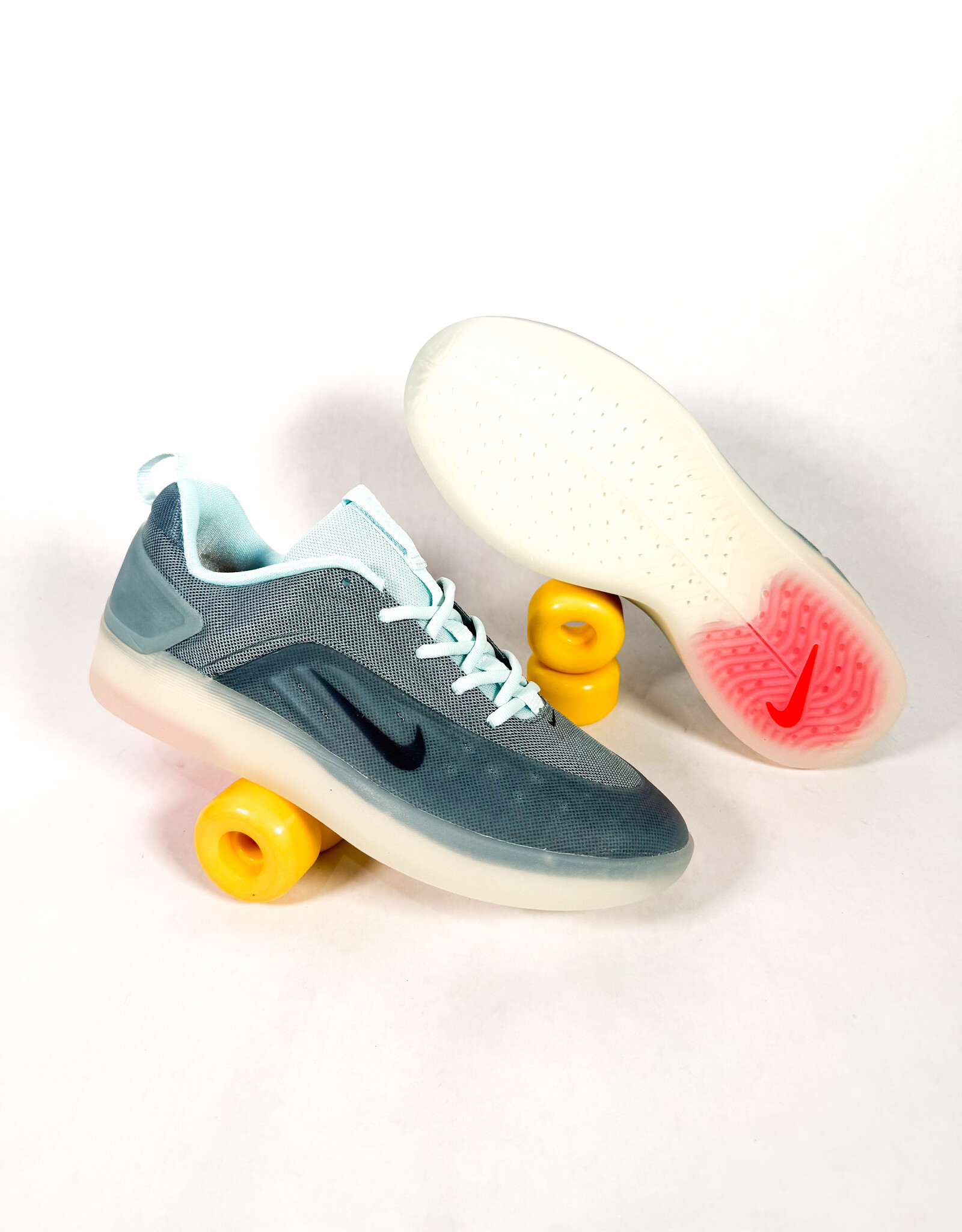 NIKE SB Zoom Nyjah 4 - Glacier Blue / Black