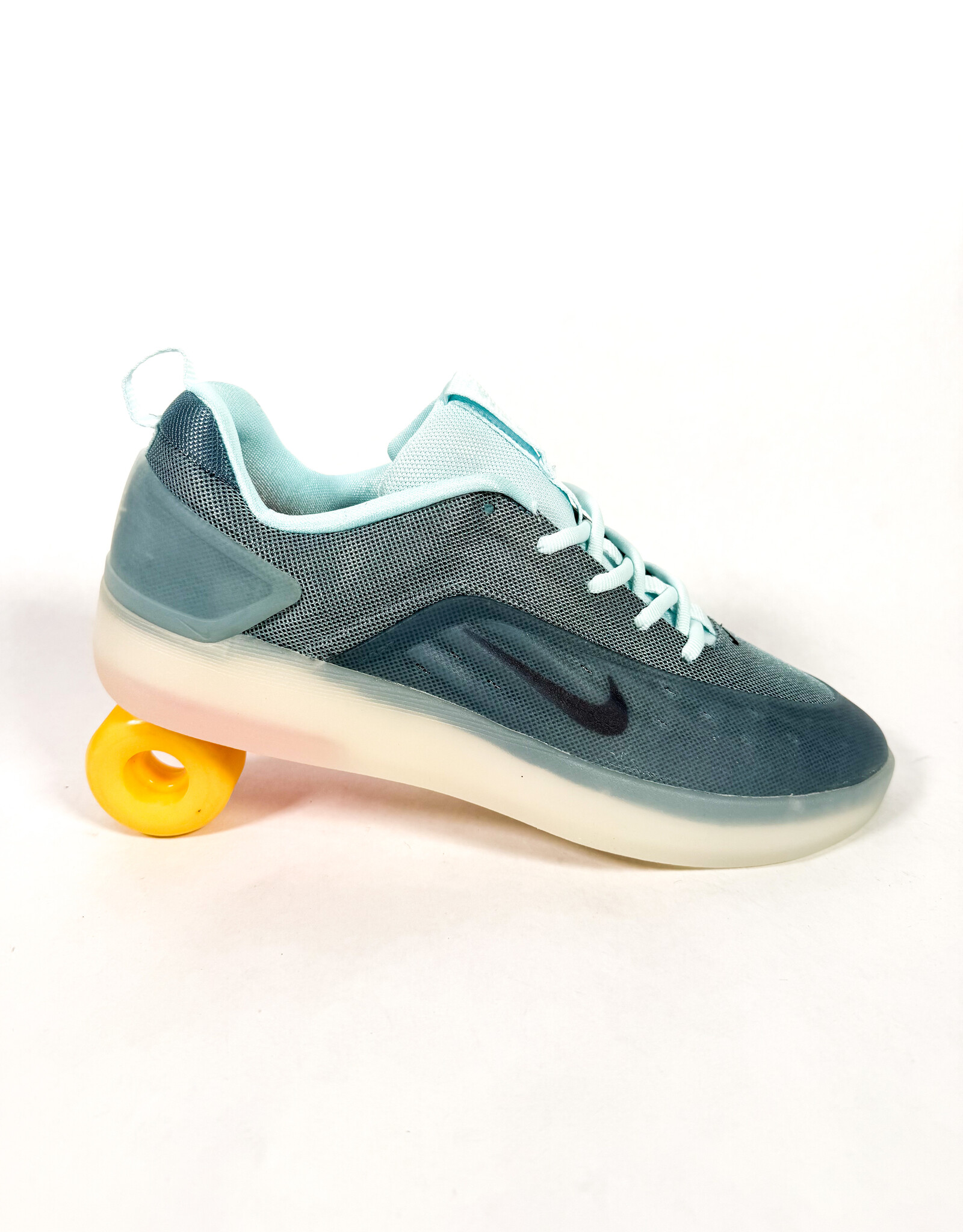 NIKE SB Zoom Nyjah 4 - Glacier Blue / Black