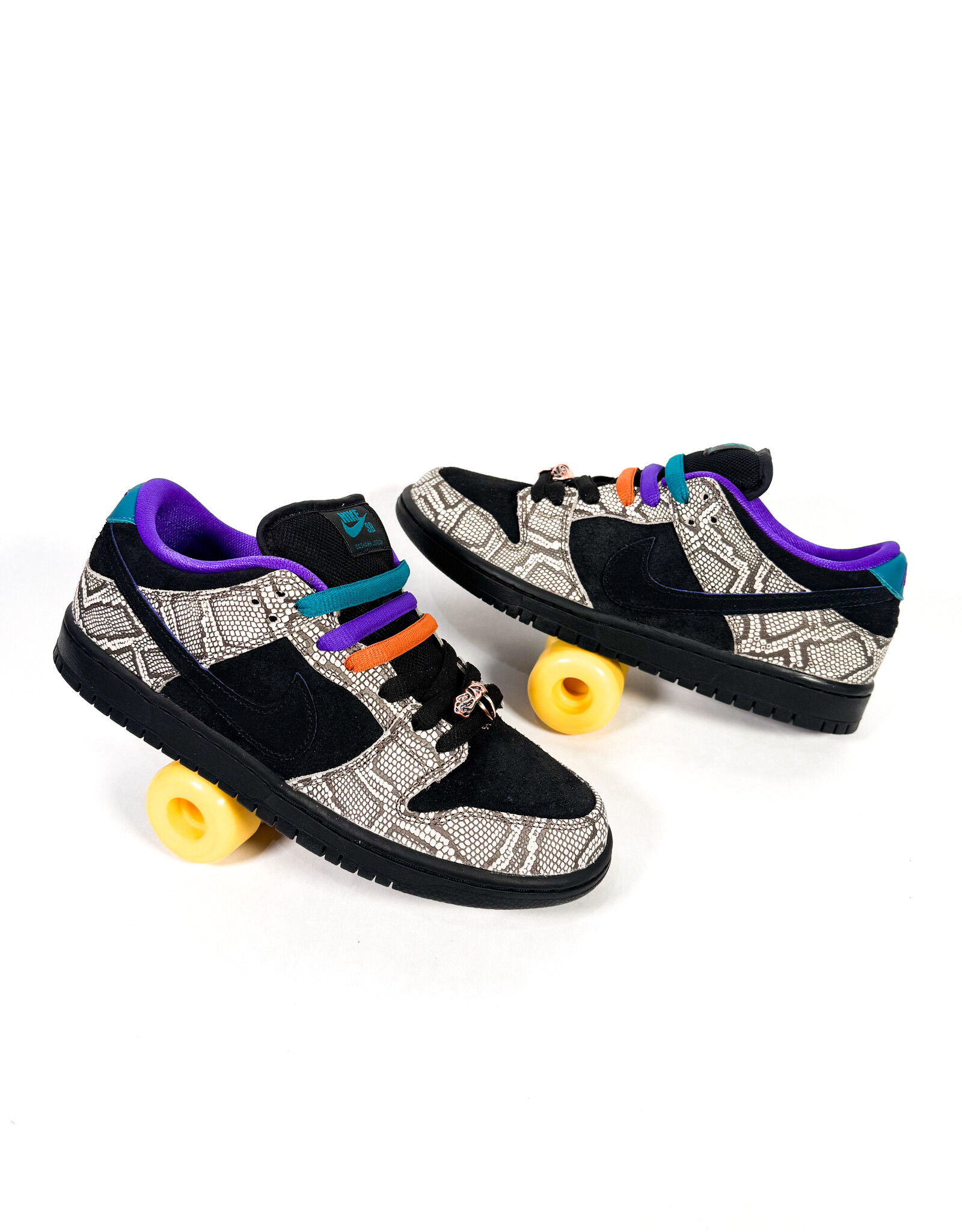 NIKE SB Dunk Low Pro Dashawn Jordan 'Diamondback' -  String / Black