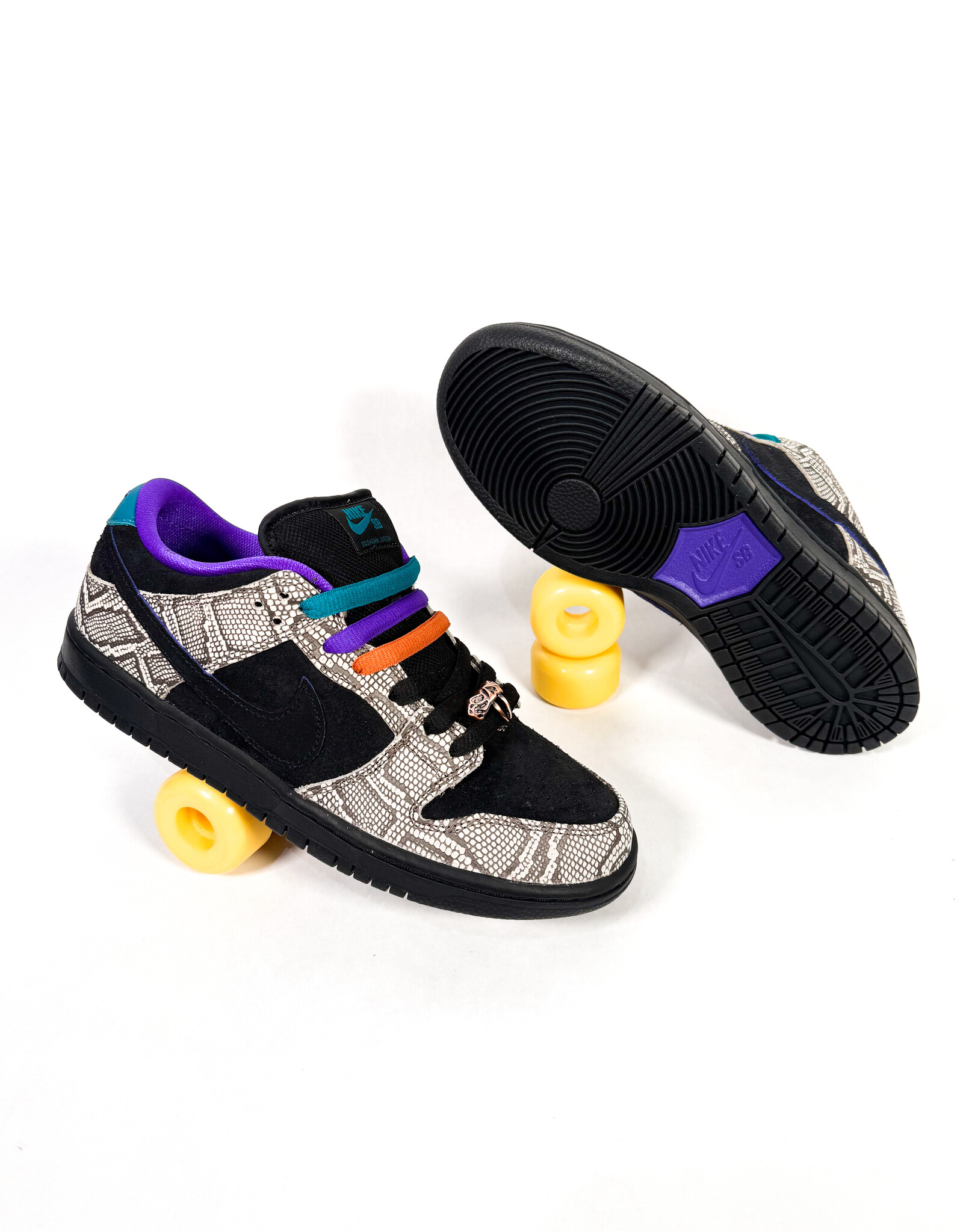 NIKE SB Dunk Low Pro Dashawn Jordan 'Diamondback' -  String / Black