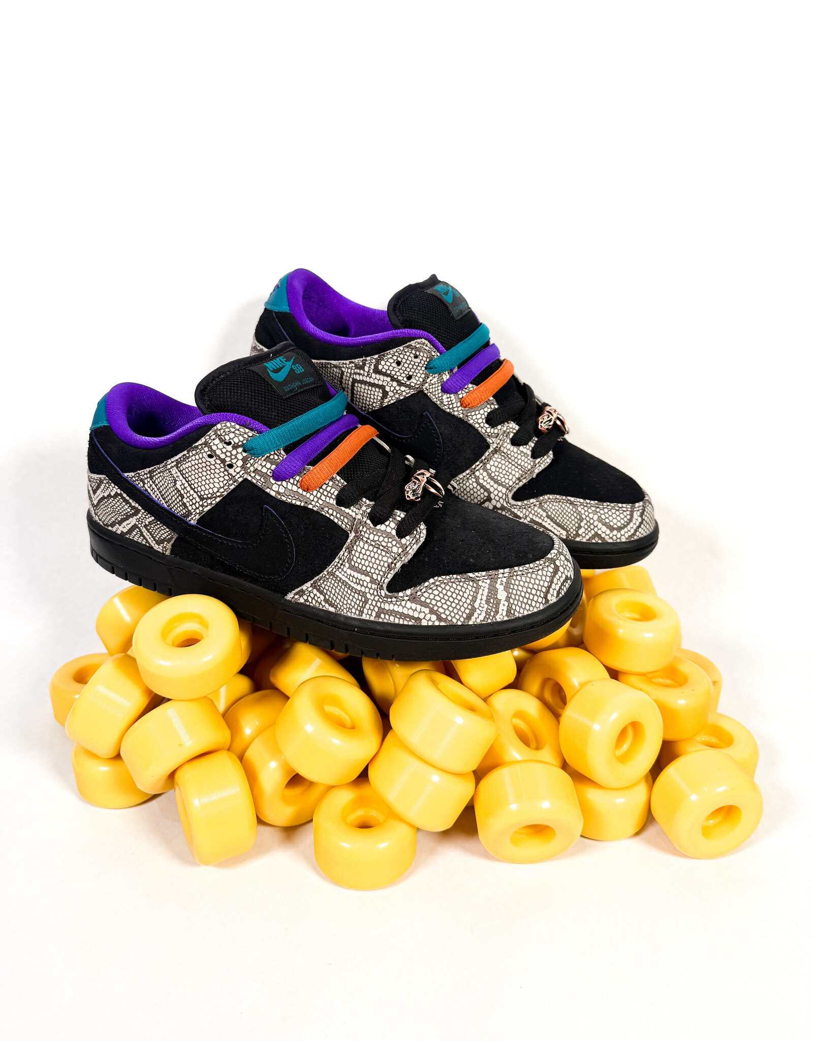 NIKE SB Dunk Low Pro Dashawn Jordan 'Diamondback' -  String / Black