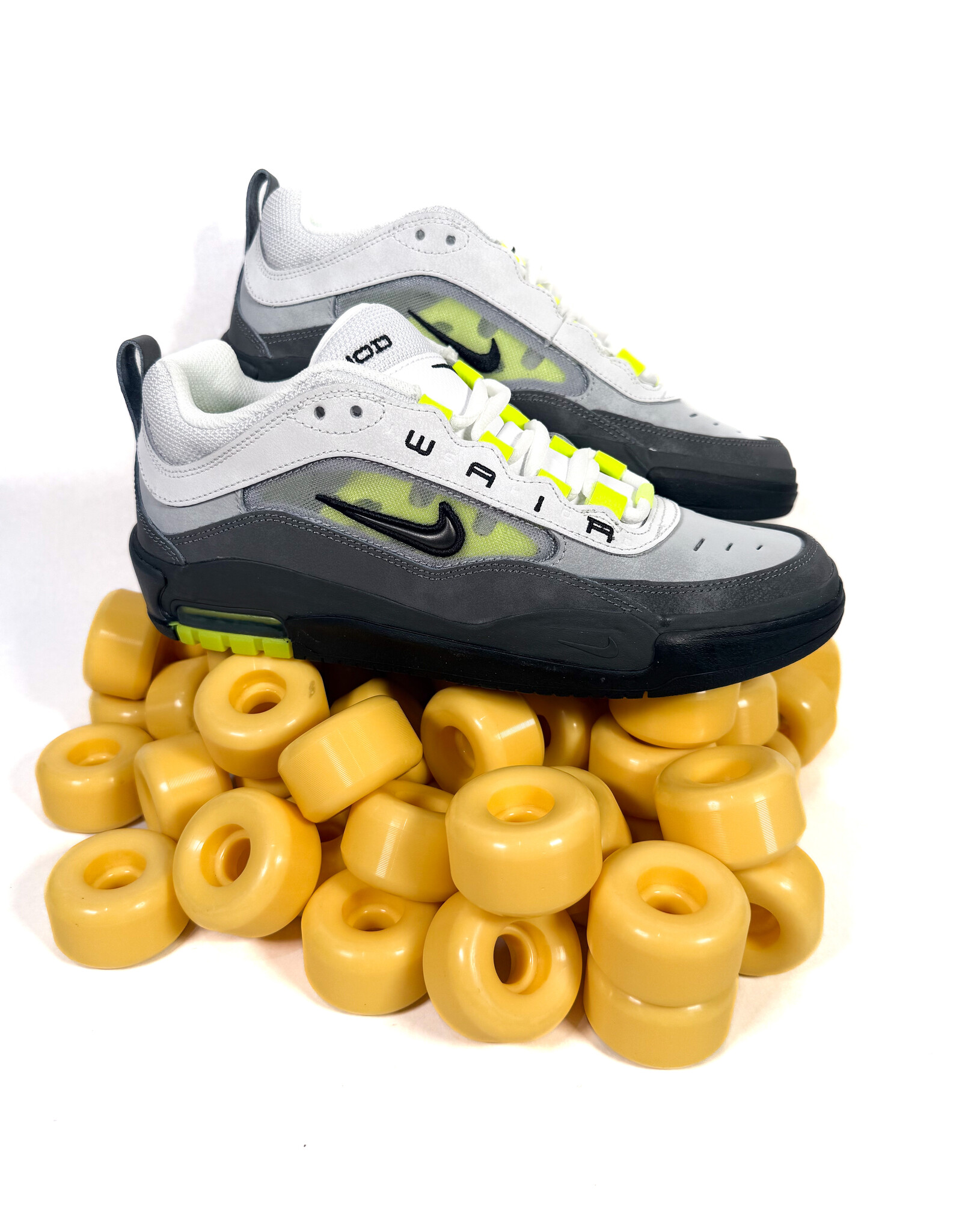 NIKE Air Max Ishod - Black / Neon Yellow