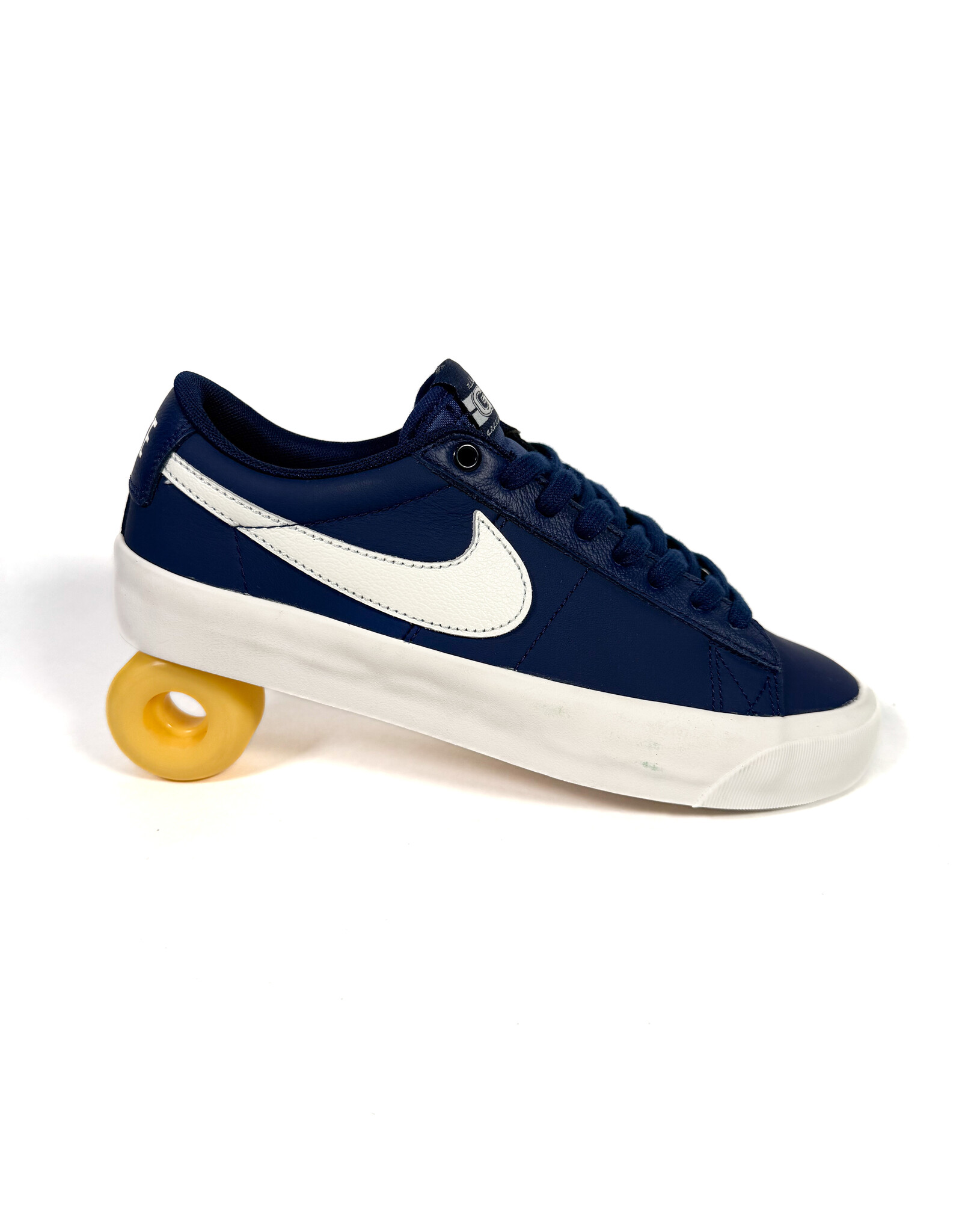 NIKE Blazer Low Pro GT - Blue Void / Sail