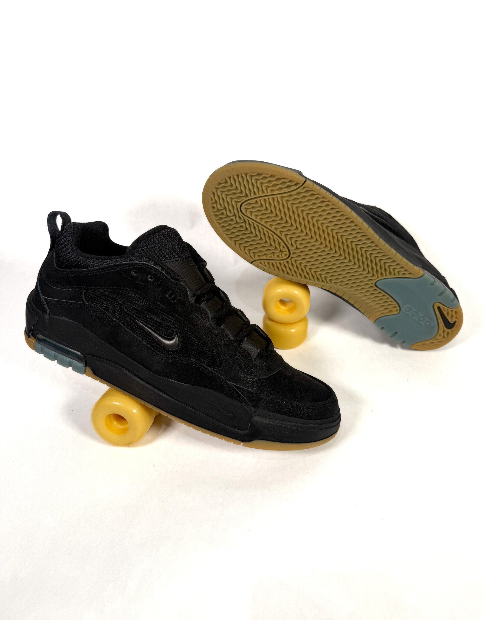 NIKE Air Max Ishod - Black/Black/Black