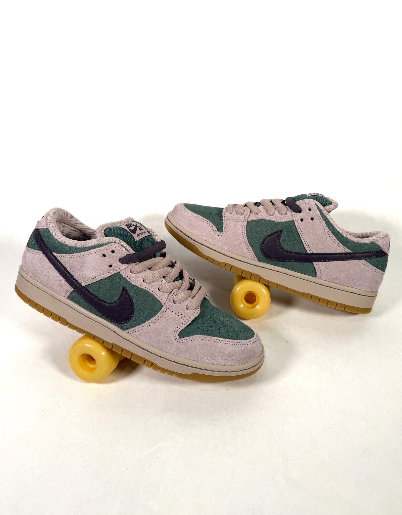 NIKE SB Dunk Low Pro - Mineral Slate / Dark Raisin