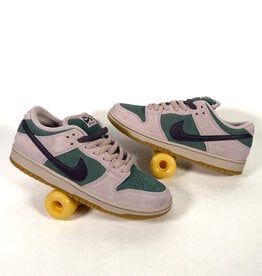 NIKE SB Dunk Low Pro - Mineral Slate / Dark Raisin