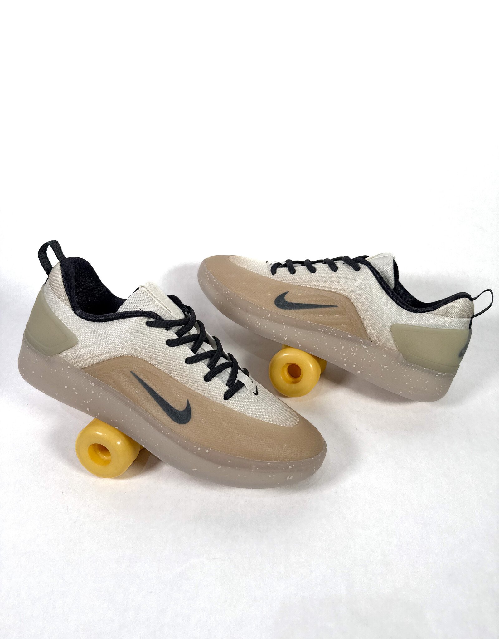 NIKE SB Zoom Nyjah 4 - Desert Khaki / Dk Smoke Grey