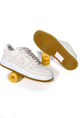 NIKE SB Air Force 1 - Lt Orewood Brn / White / Pink Foam