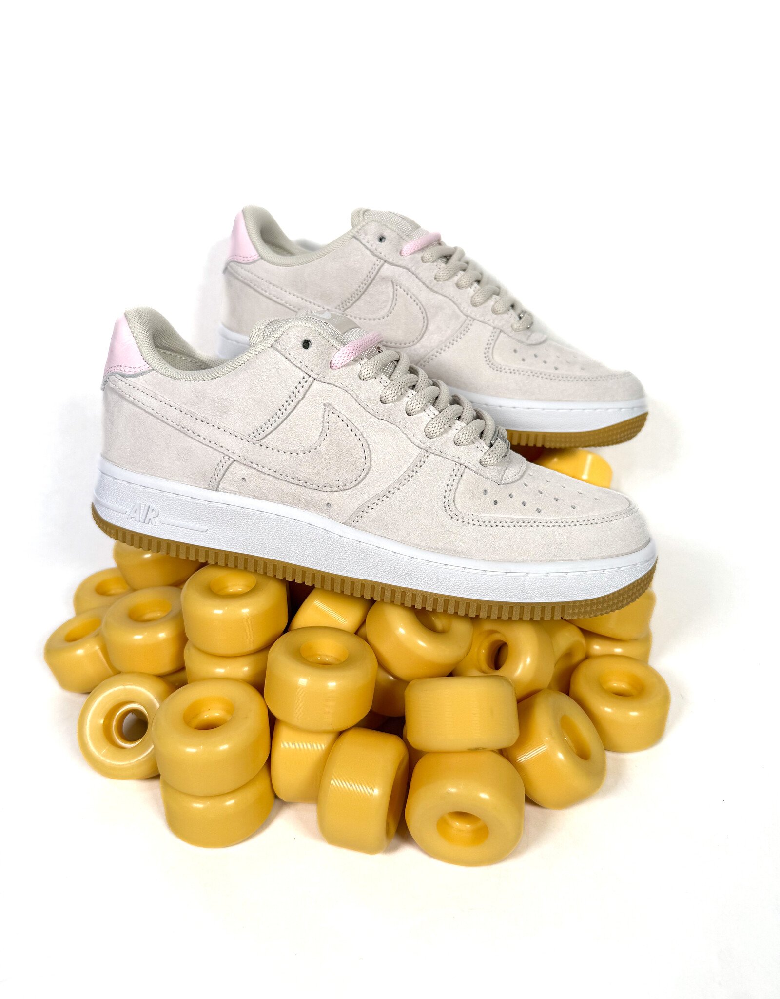 NIKE SB Air Force 1 - Lt Orewood Brn / White / Pink Foam