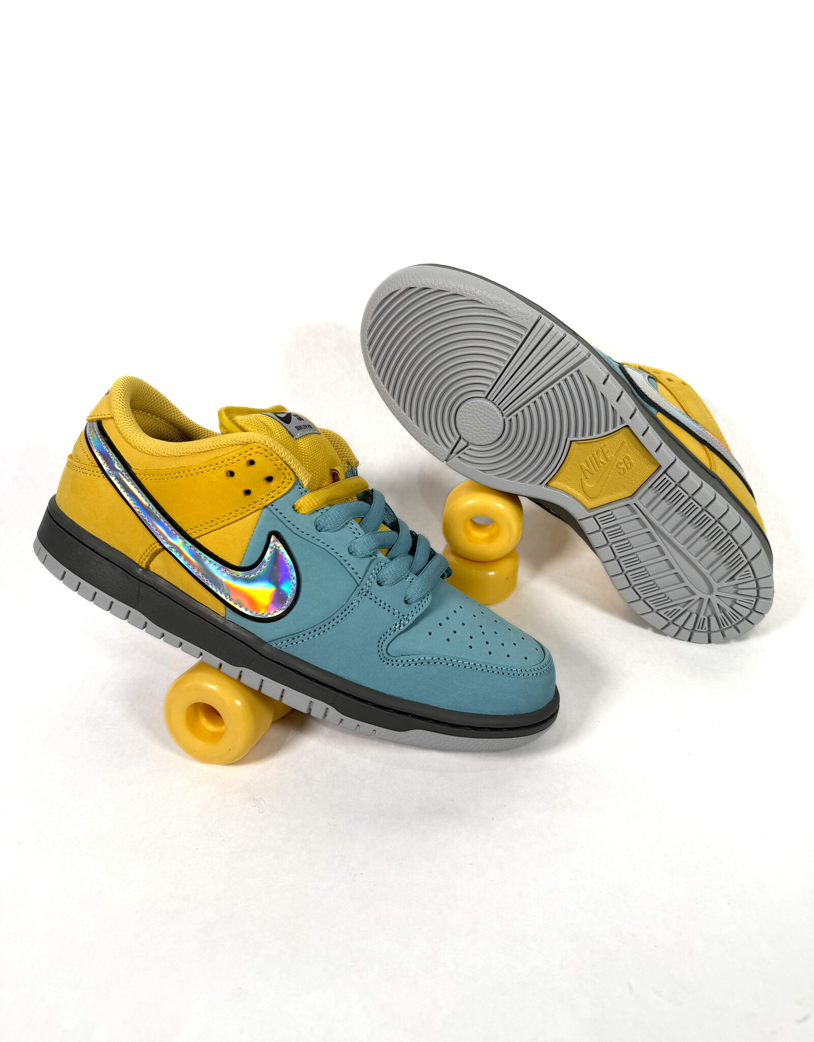 NIKE SB Dunk Low Pro 'Fast Pass' - Lightening / Wolf Grey / Denim