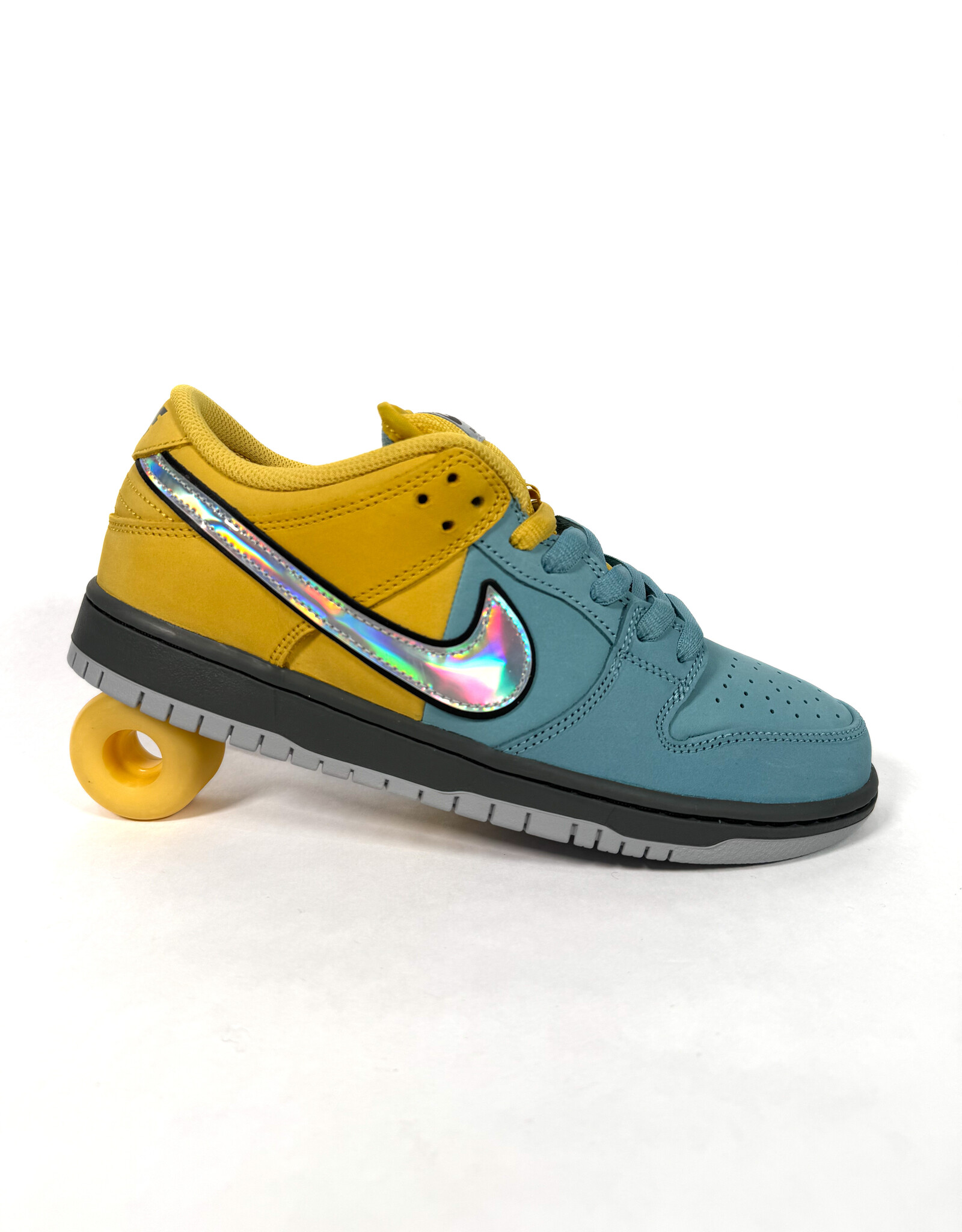 NIKE SB Dunk Low Pro 'Fast Pass' - Lightening / Wolf Grey / Denim