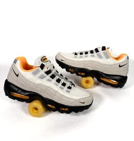NIKE SB FC Pack Air Max 95 "Club 58" - Sail / Black / Laser Orange